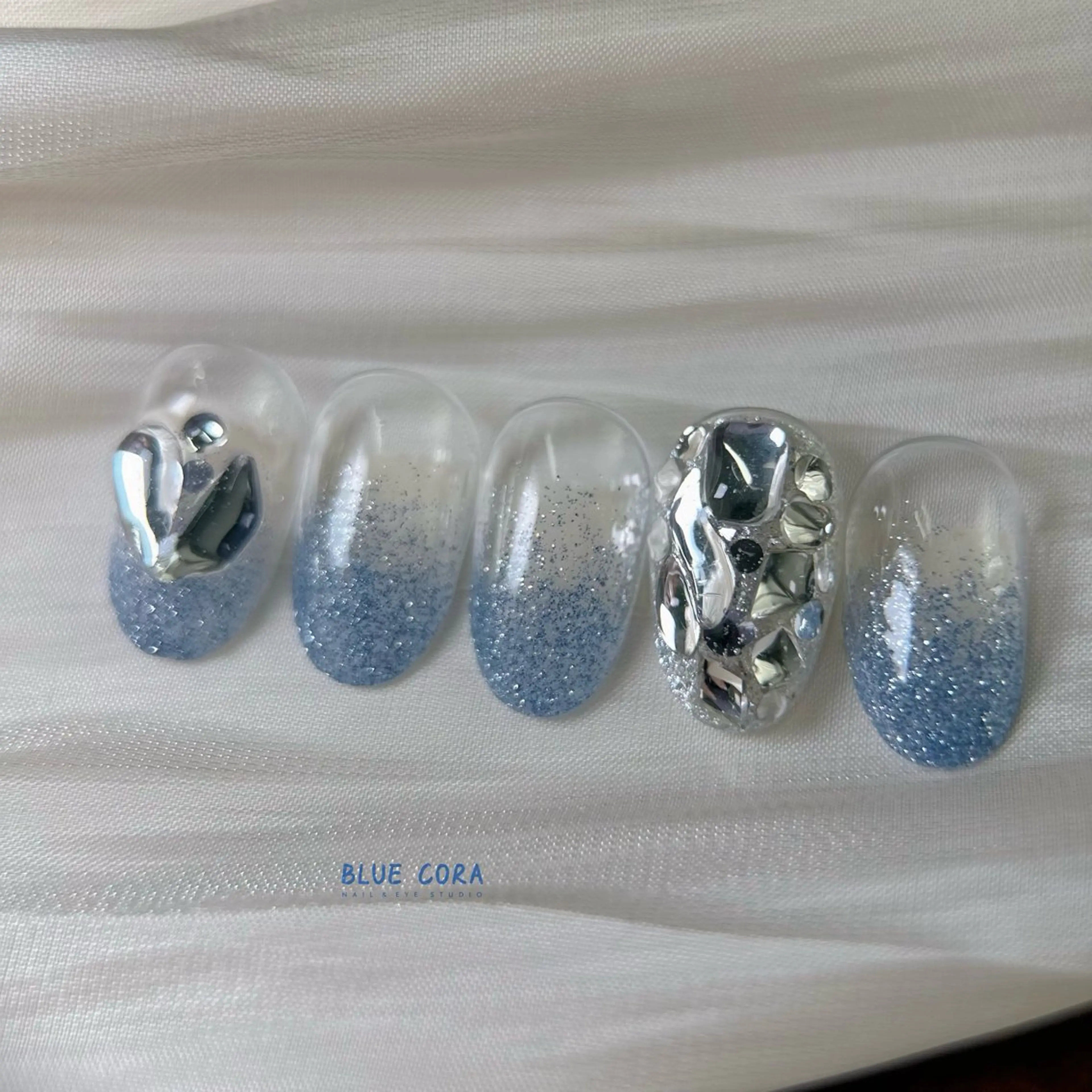 ネイル フラッシュネイル ラメ(グリッター) ハンドネイル ハンドケア BLUE CORA所属・BLUE CORAのネイルデザイン