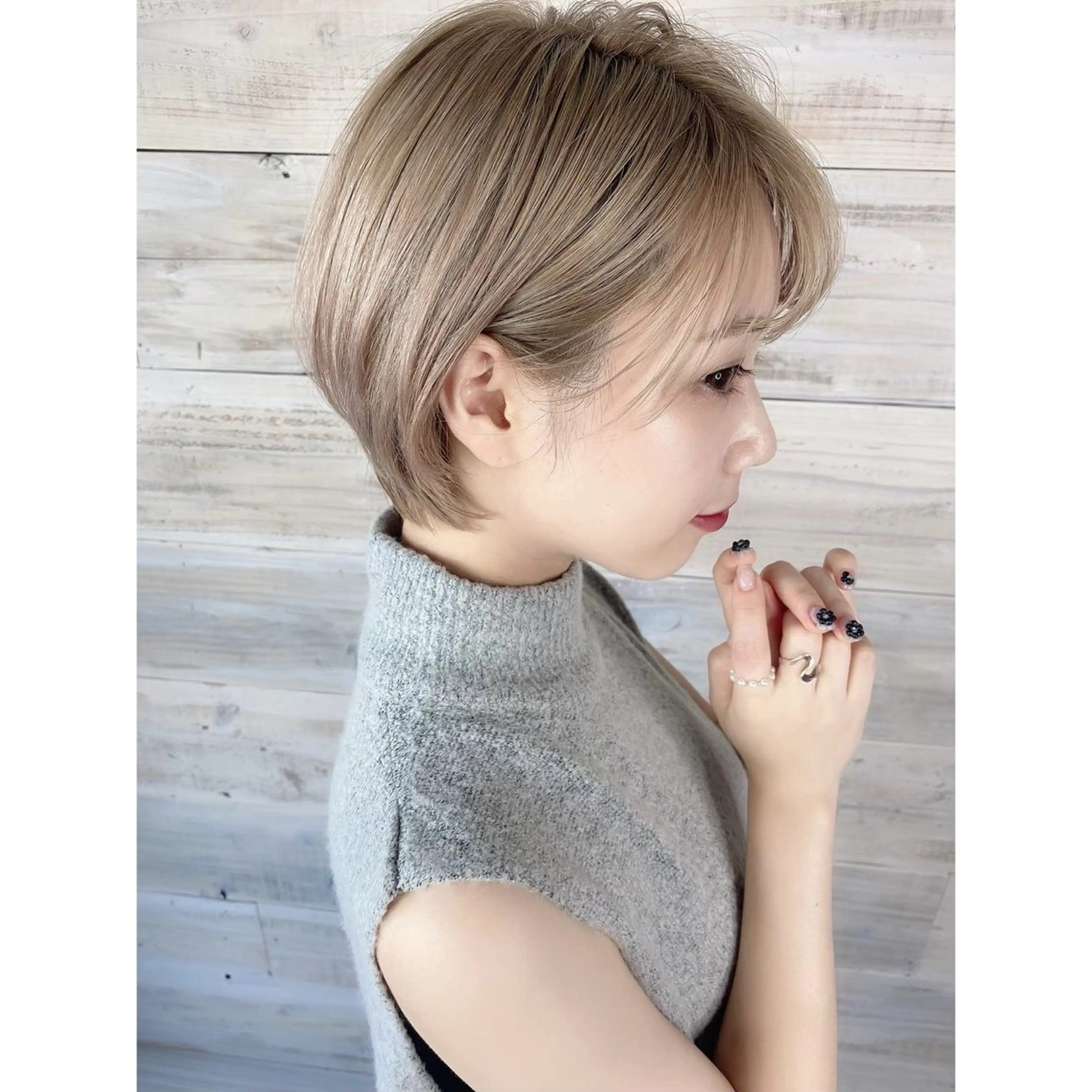 ショート カラー ハイトーン/ 顔周りレイヤー/白石のヘアスタイル