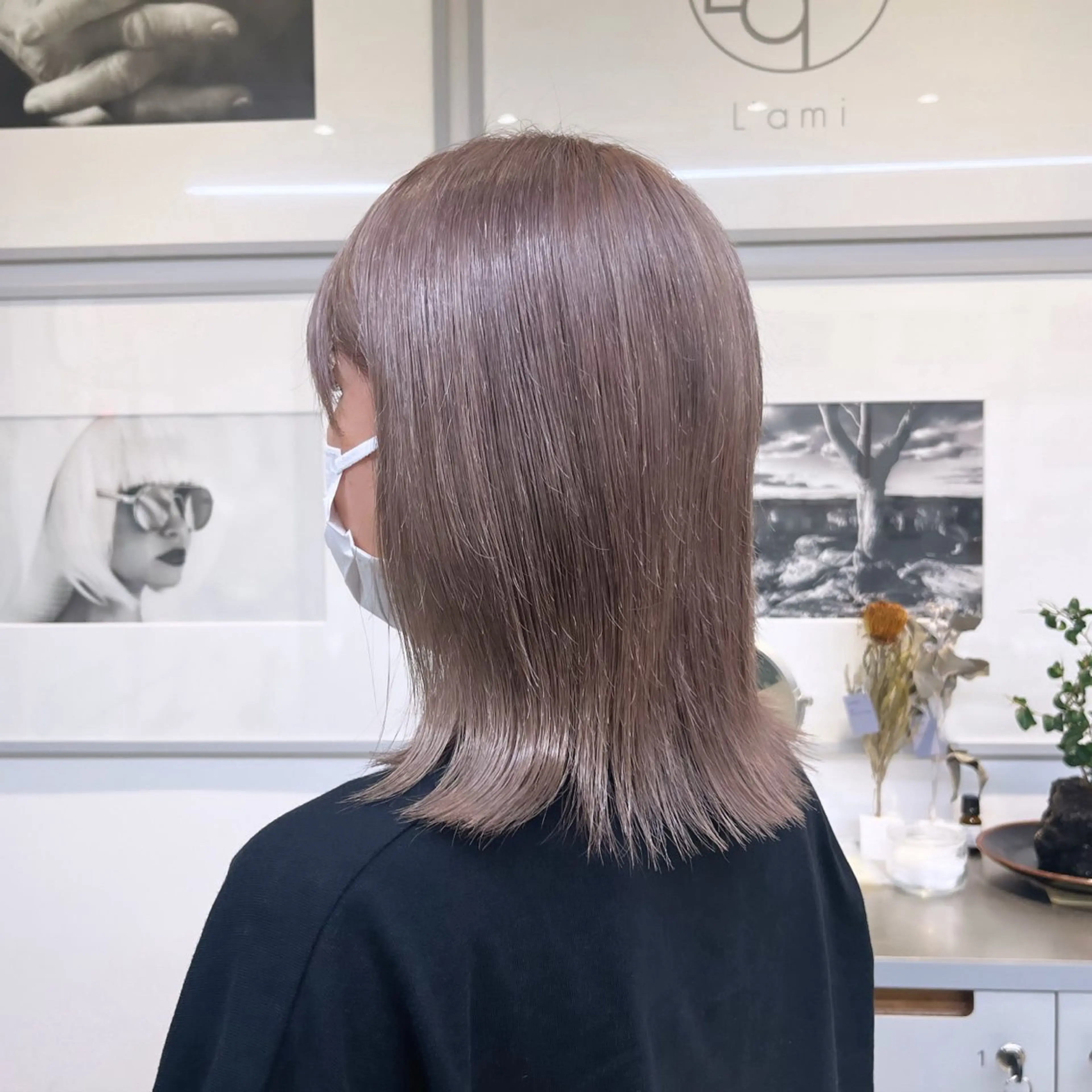 ミディアム カラー アッシュ ベージュカラー ダブルカラー グレージュ ハイトーンカラー ヘアカラー トリートメント ヘッドスパ ヘアセット カジュアルを女っぽく 𝗮𝘆𝗮𝗰𝗼のヘアスタイル