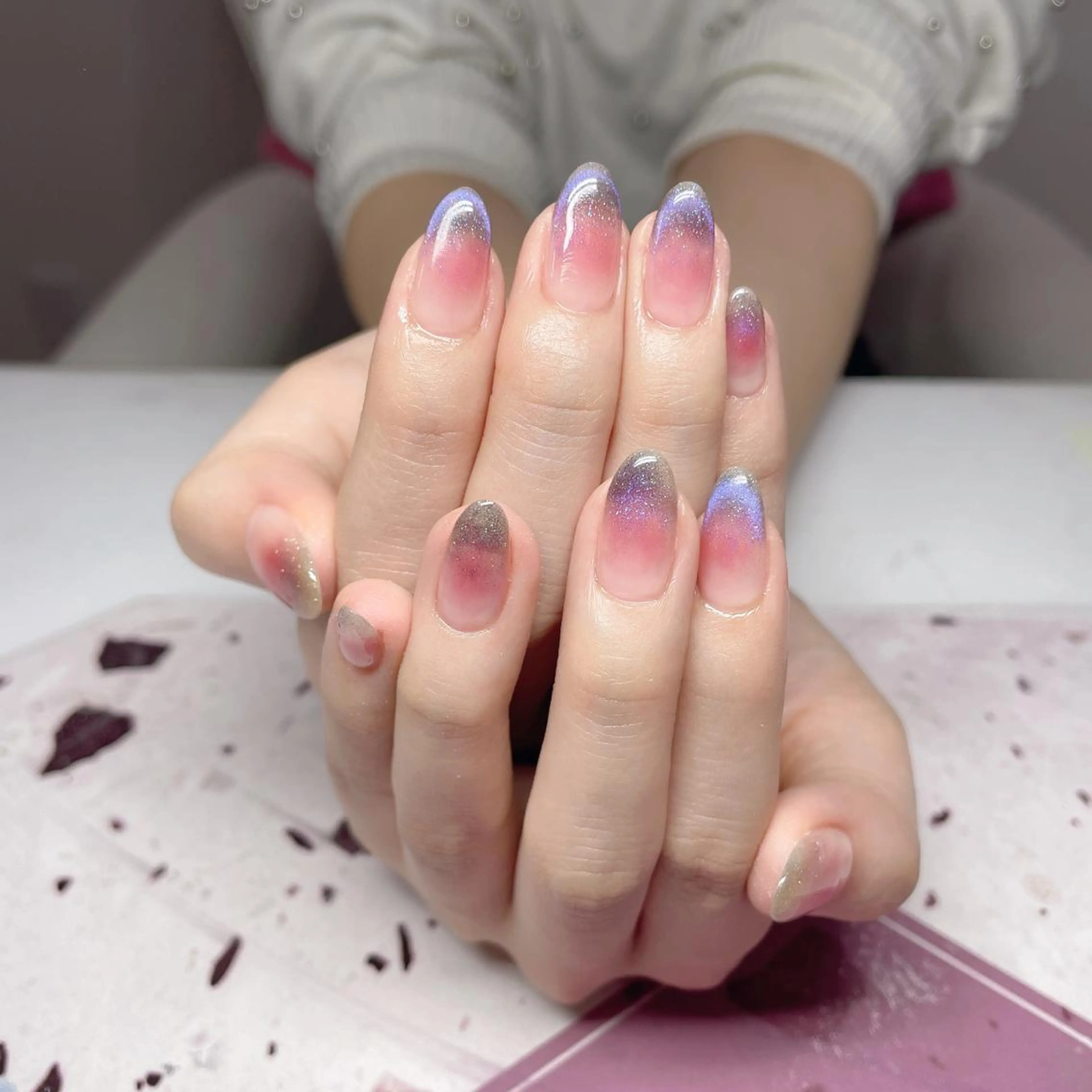 【初回ソフトジェルオフ無料】HAND★爆人気 チークベース マグネットグラデーションの写真