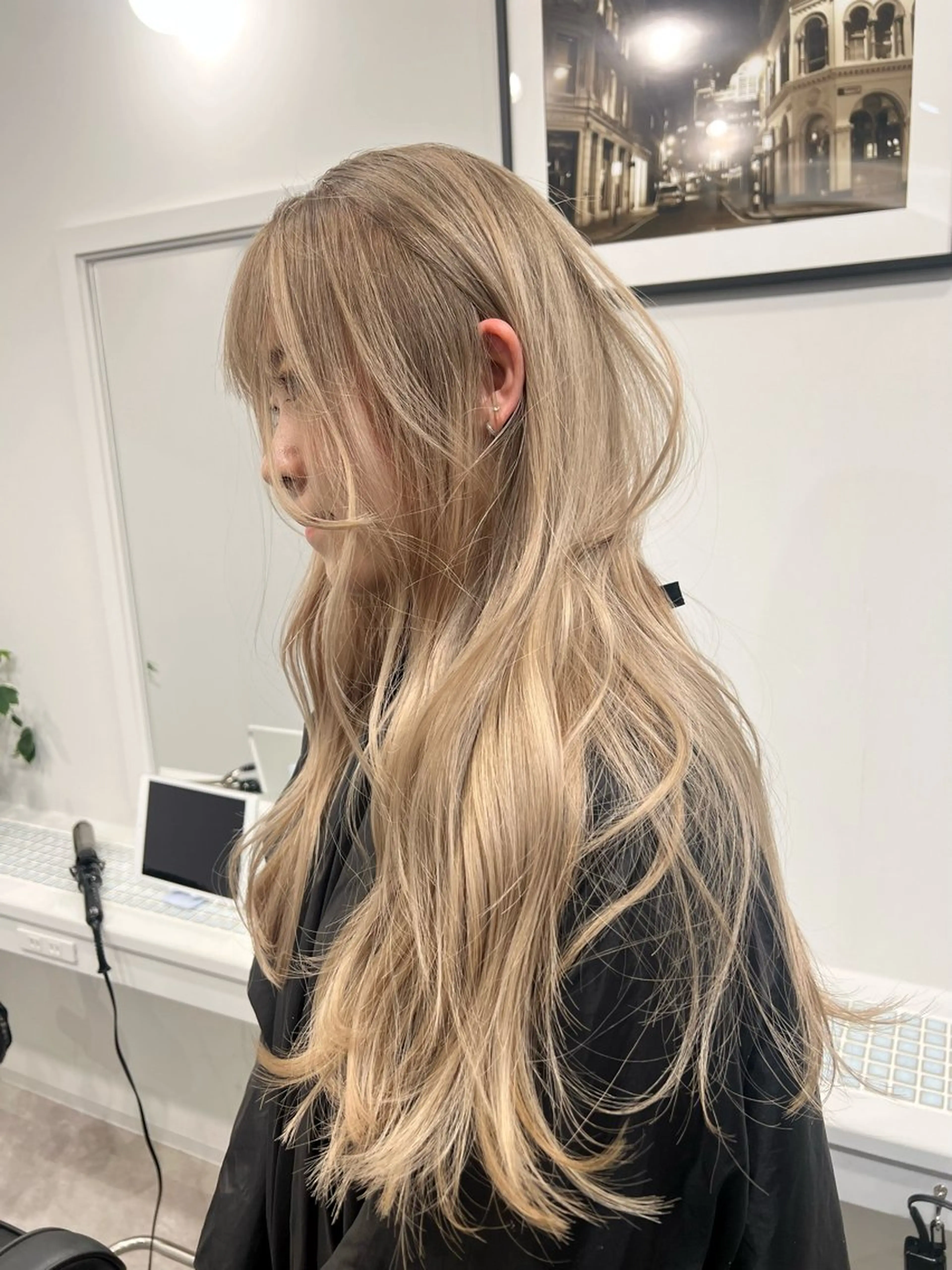 ロング カラー アッシュ ベージュカラー ブリーチ デザインカラー ダブルカラー ヘアカラー Via officialのヘアスタイル