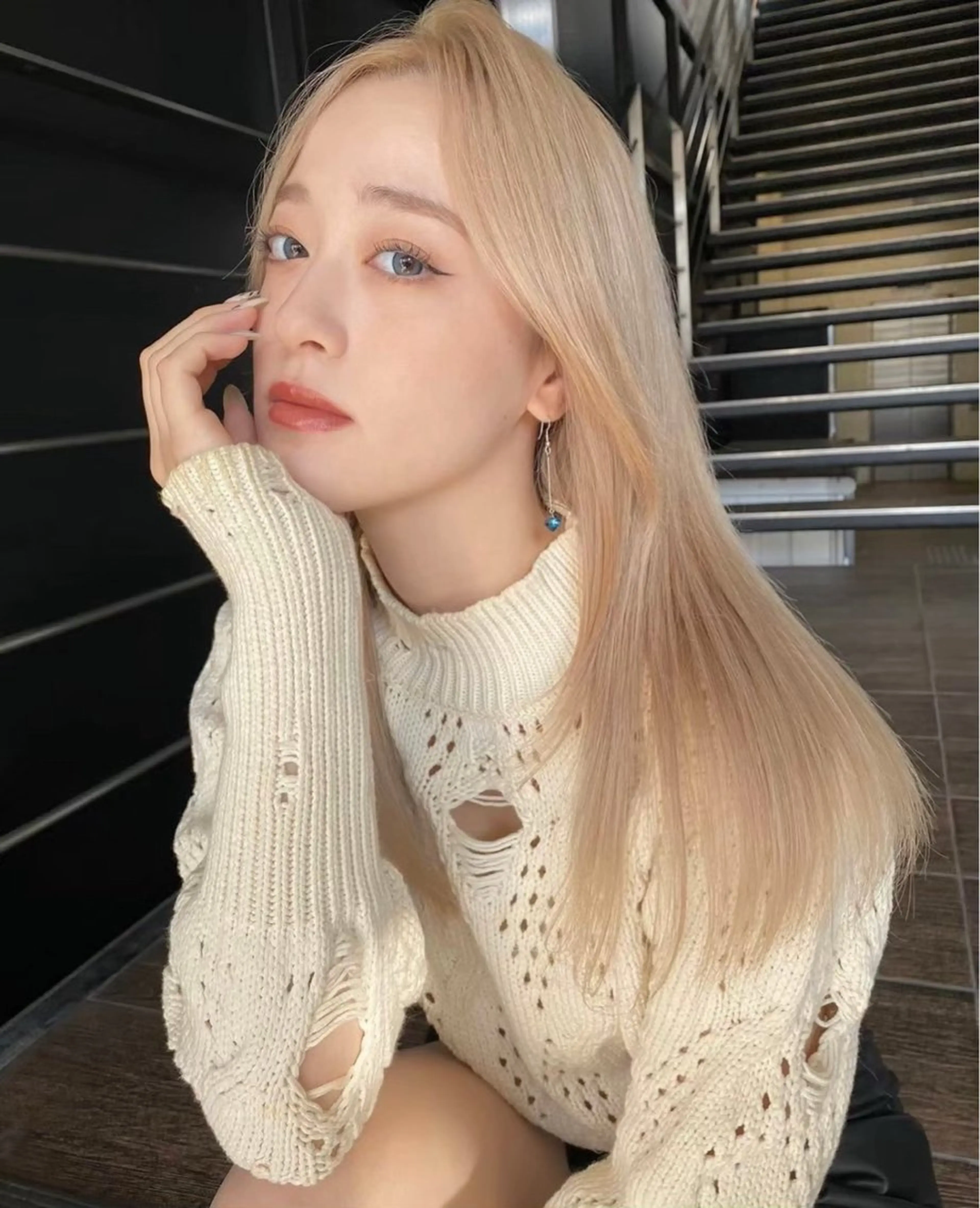 【透明感が欲しい人にオススメ！】Wカラー(ブリーチ+カラー)+クイックトリートメント✨の写真