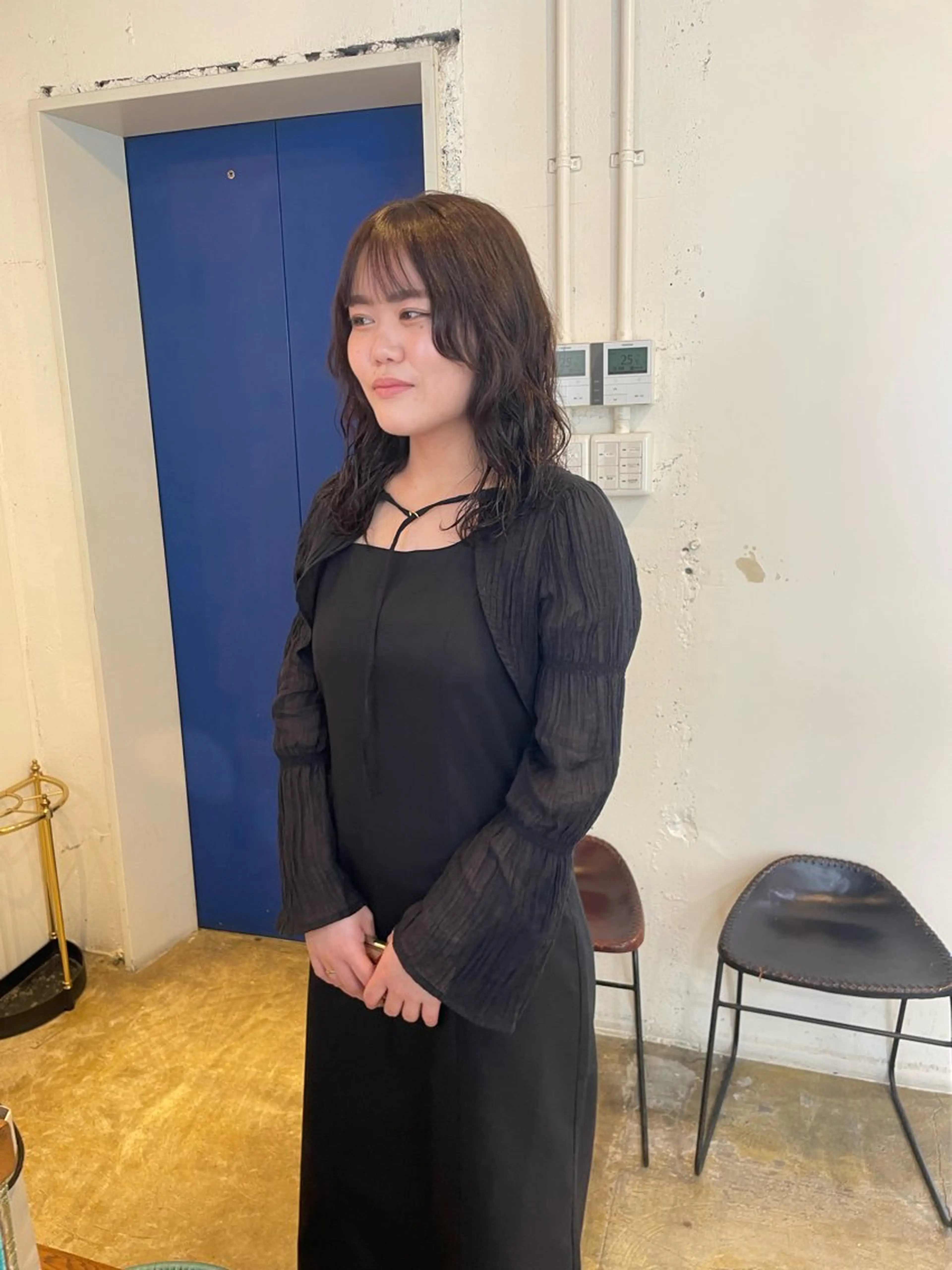 ミディアム カラー パーマ ミディアムパーマ カット ヘアカラー パーマ トリートメント MIOベージュカラー 柔らかいカラーのヘアスタイル