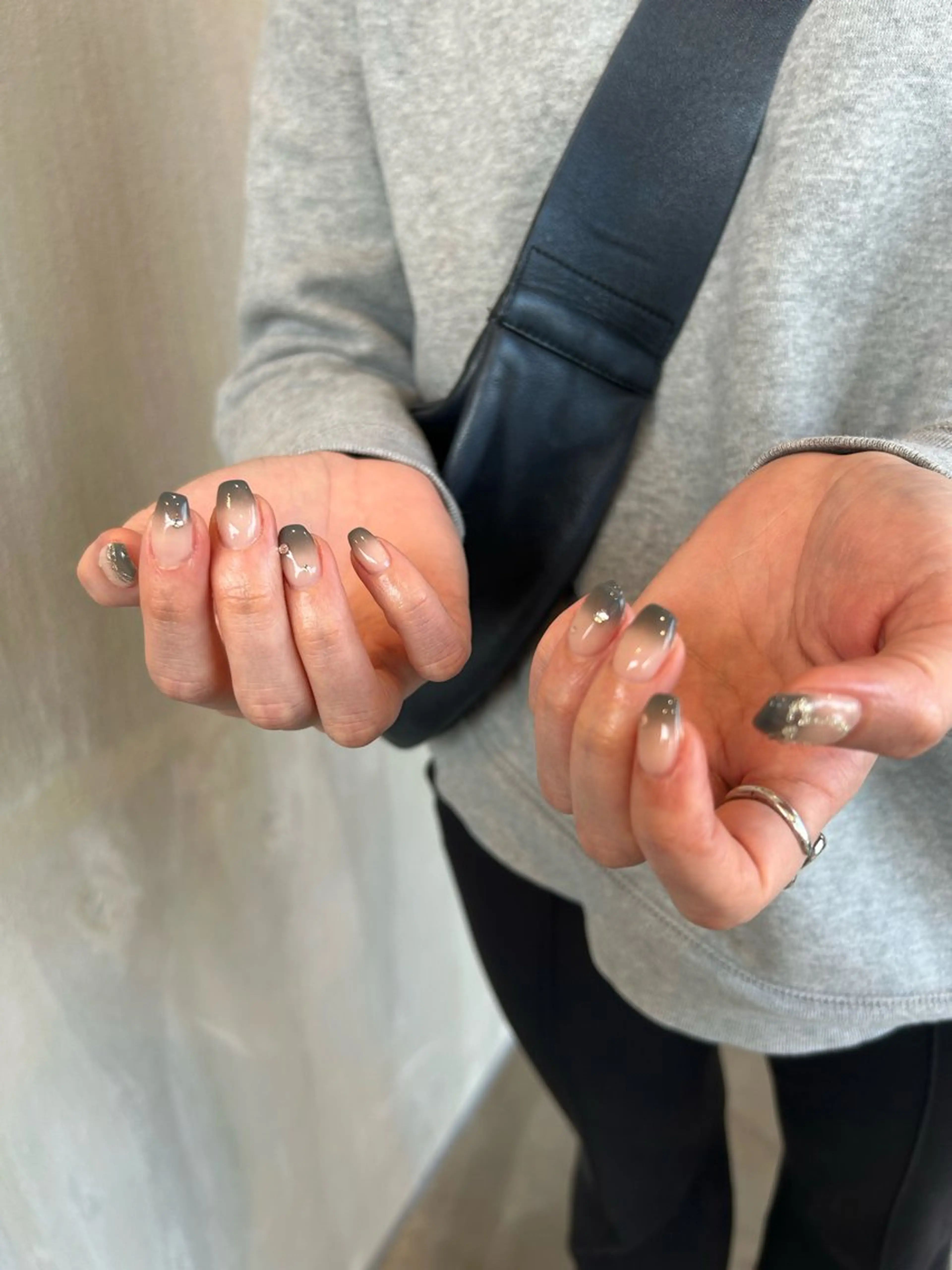 ネイル グラデーション キラキラネイル ぷっくりネイル リボン tote. harunaのネイルデザイン