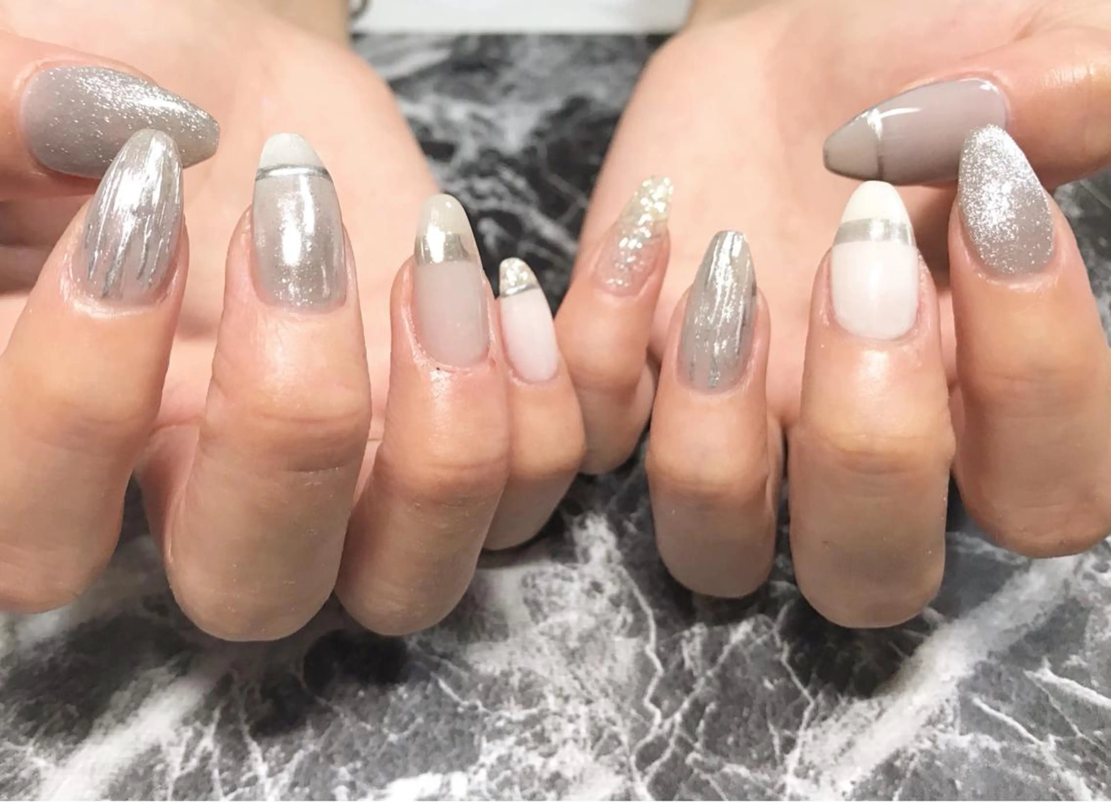 ネイル フットネイル ニュアンスネイル シルバー シンプルネイル 春ネイル ネイル フフラ所属・nail fufla ♡yamane♡のネイルデザイン