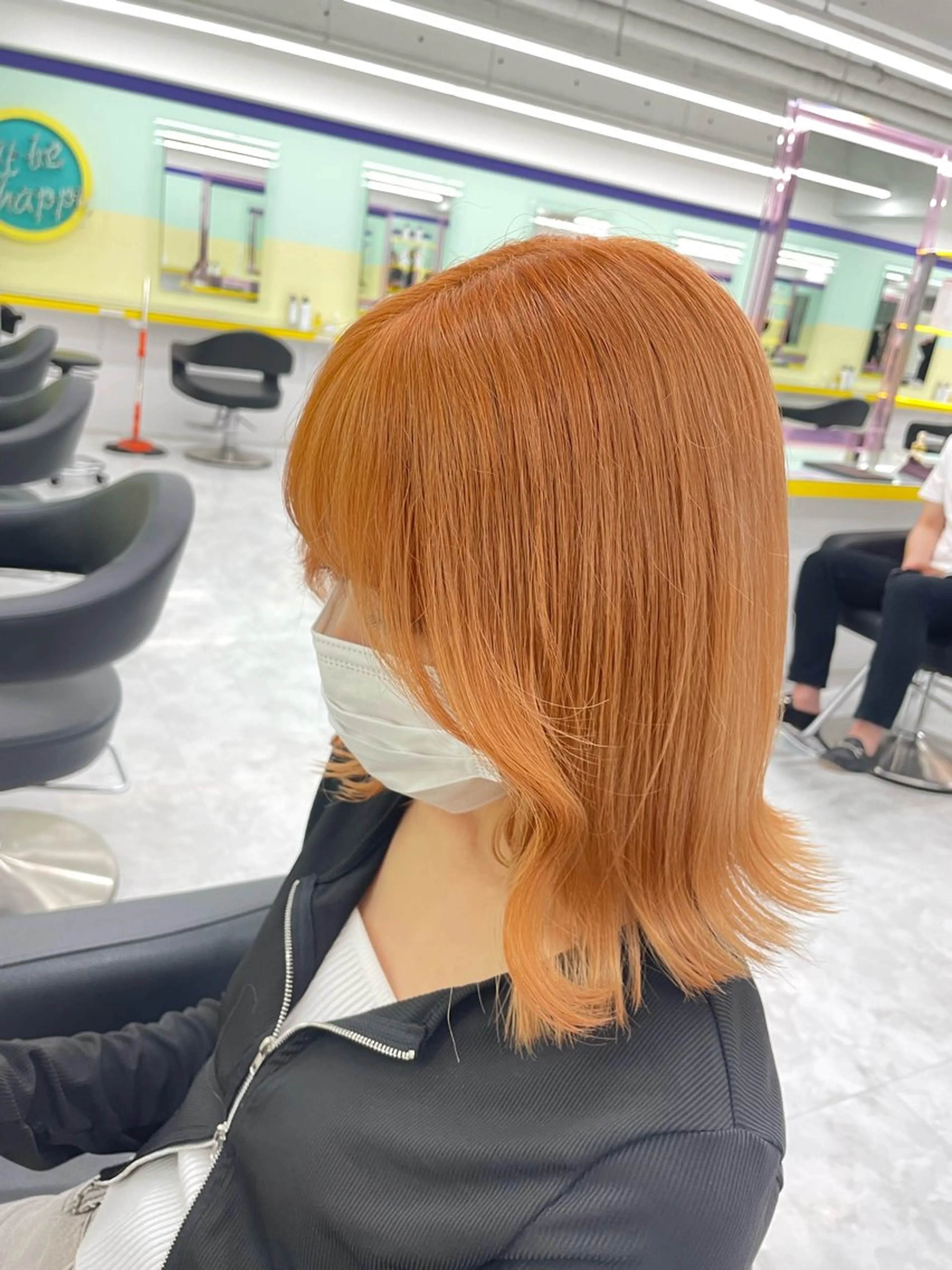 ミディアム カラー ヘアアレンジ 切りっぱなしボブ オレンジ ボブ ヘアカラー パーマ トリートメント ヘッドスパ ヘアセット 顔まわりカット の達人のヘアスタイル