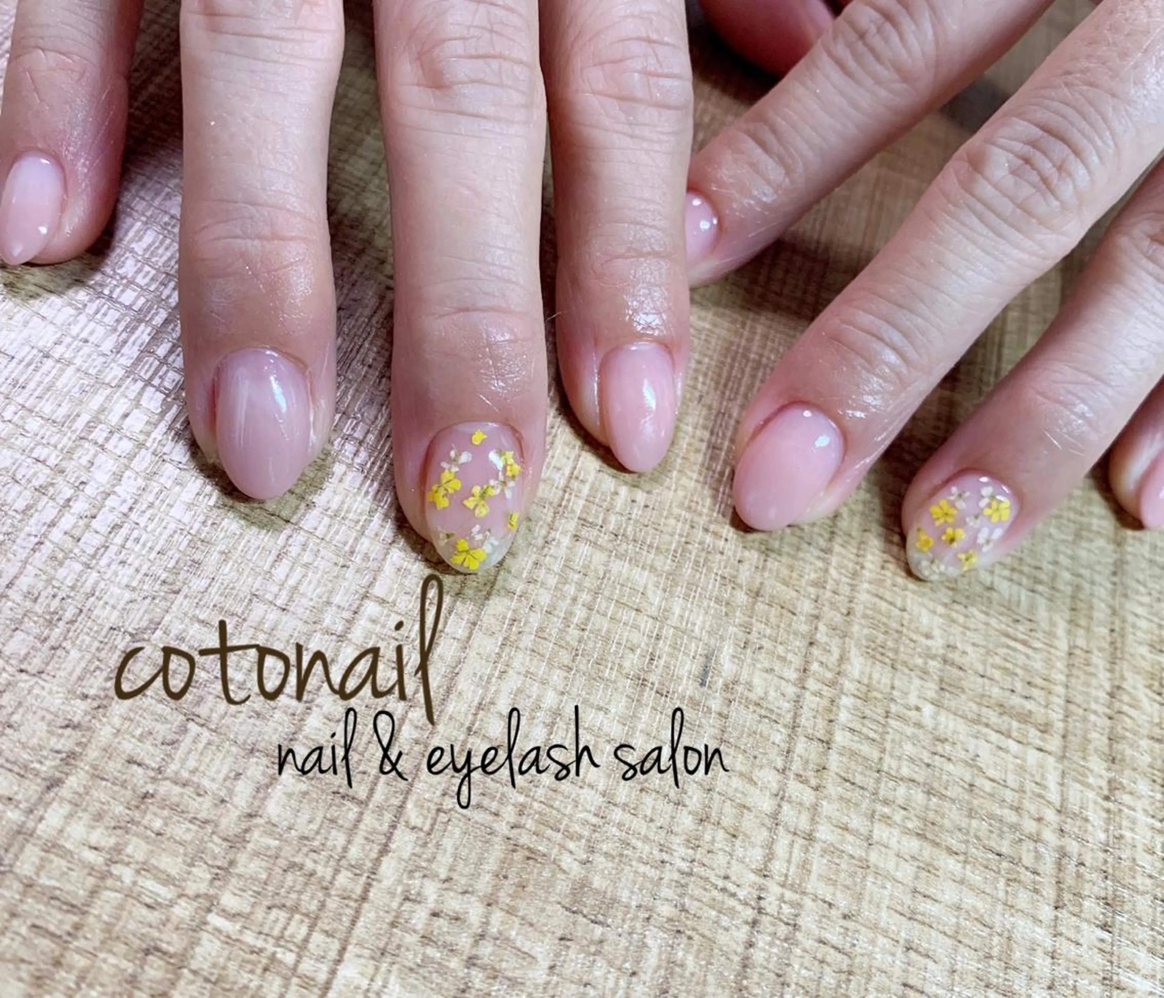 ショート ネイル ハンドネイル ツメトマツゲ .のネイルデザイン