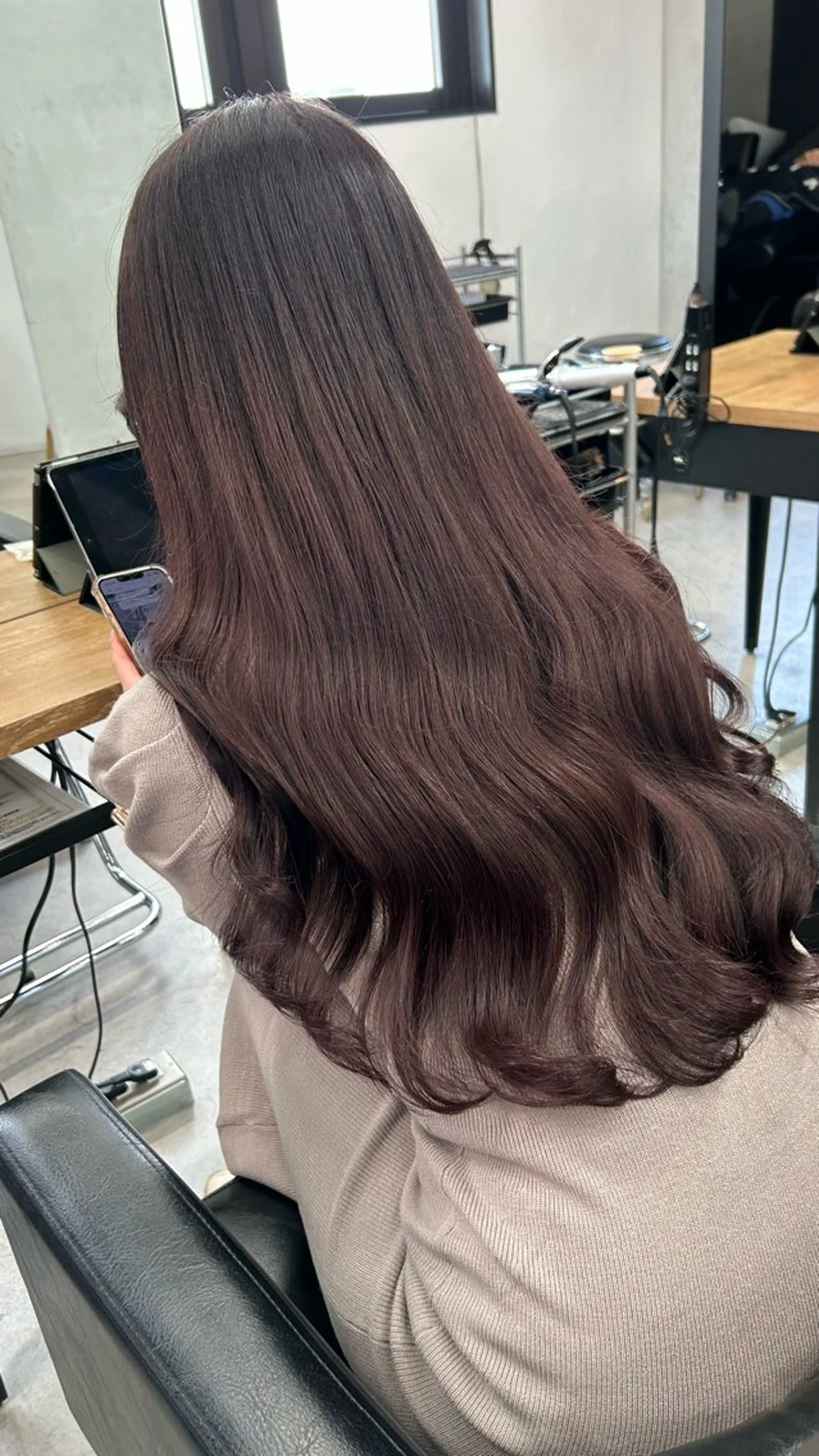 ロング カラー ブリーチ ボルドーカラー カシス ダブルカラー ブリーチなしカラー RYOSUKE ハイトーンのヘアスタイル