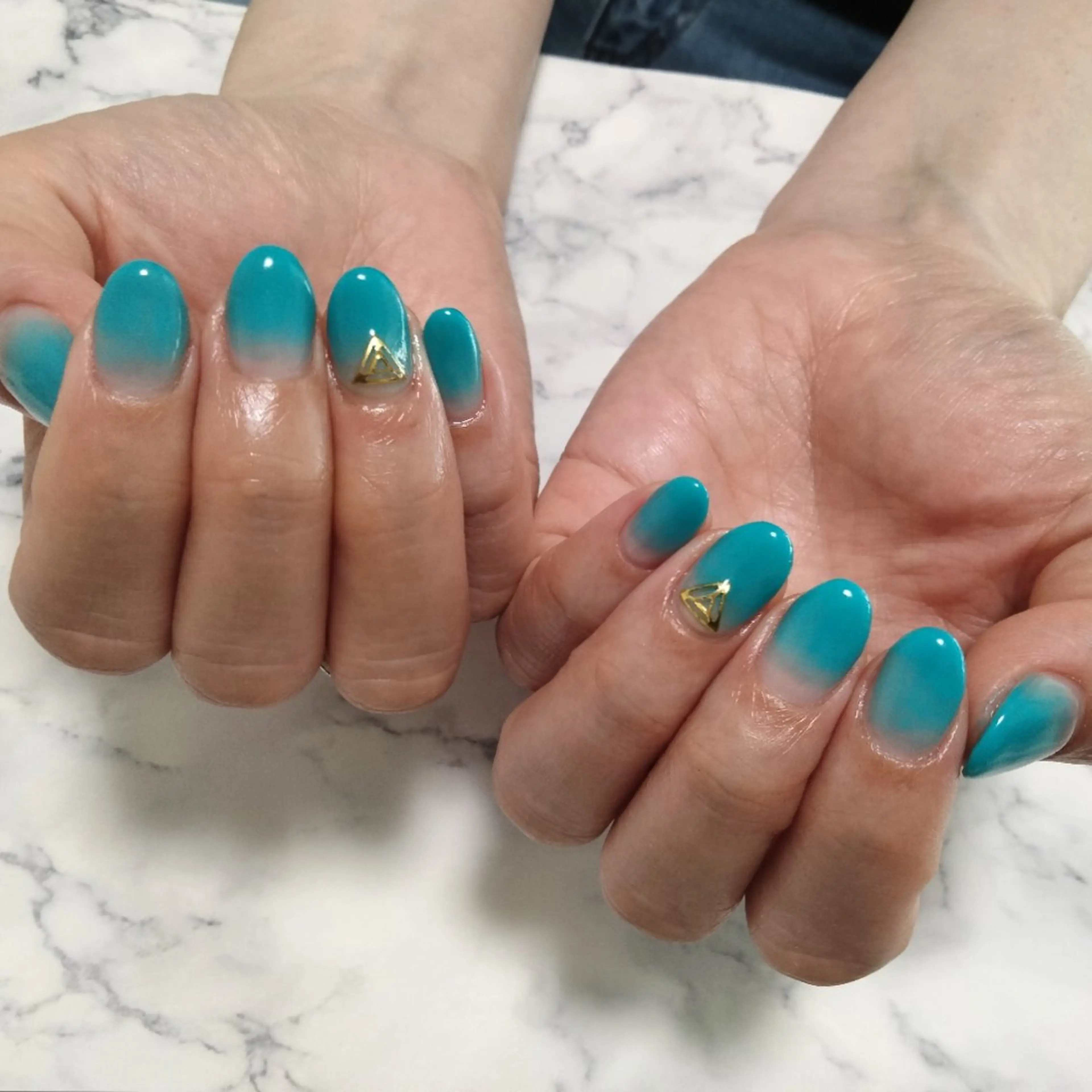 ネイル ブルー グラデーション ハンドネイル I'S nail 佐野のネイルデザイン