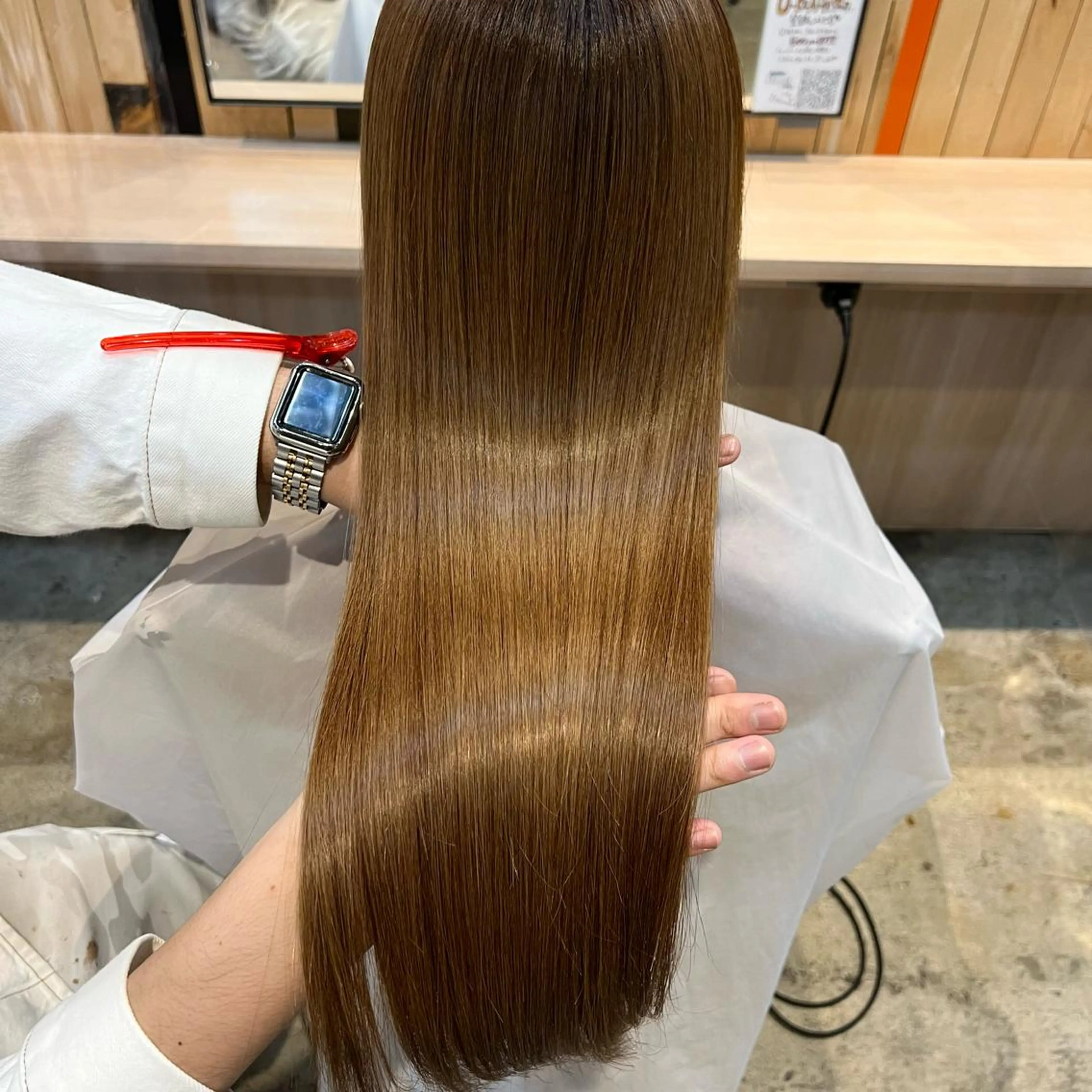 ロング カラー ベージュカラー ブリーチ イヤリングカラー ハイライトカラー イルミナカラー SALOWIN表参道店所属・マンツーマン×半個室 まちだきょうすけのヘアスタイル