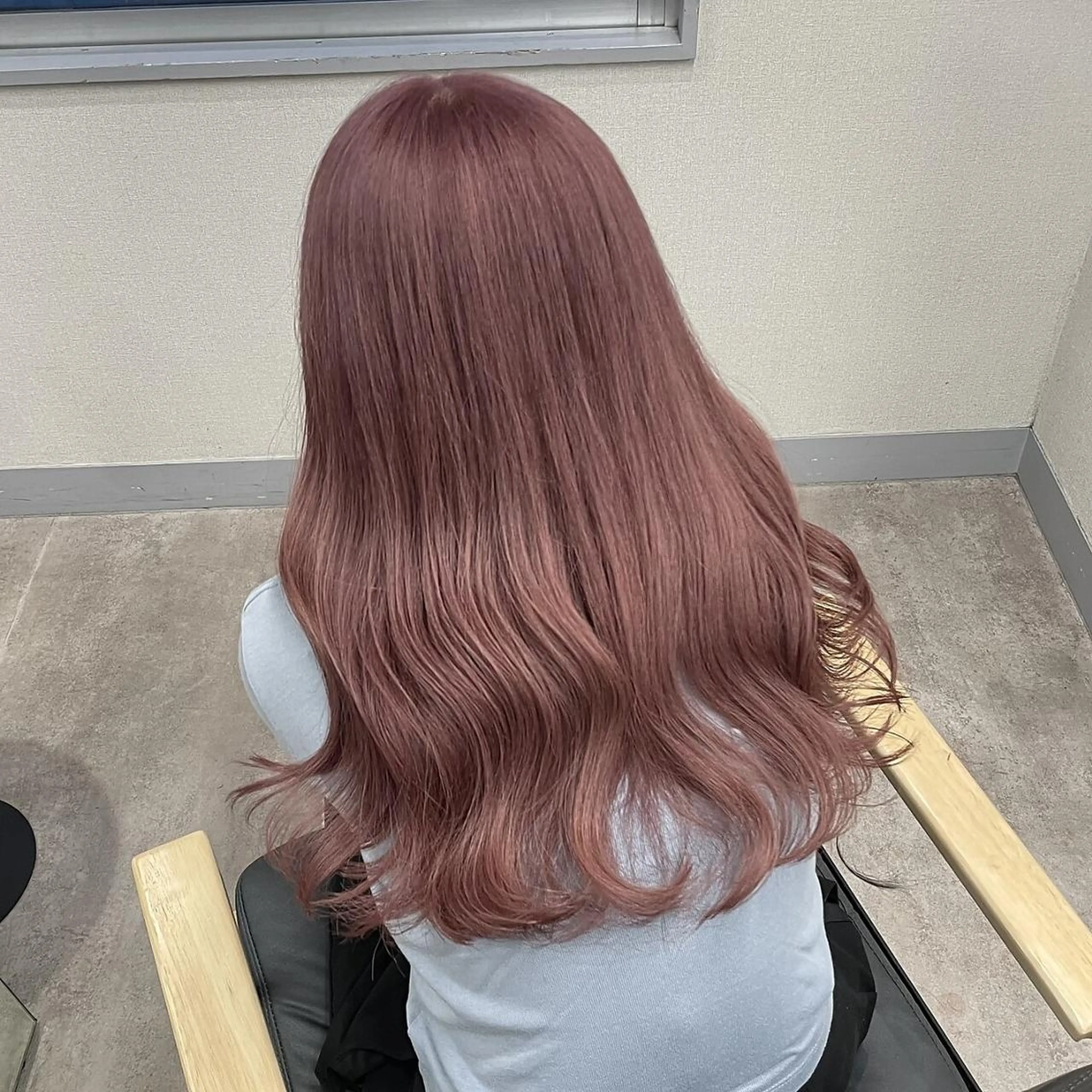 セミロング 暖色カラー✨代表しげ オグジュアリーのヘアスタイル