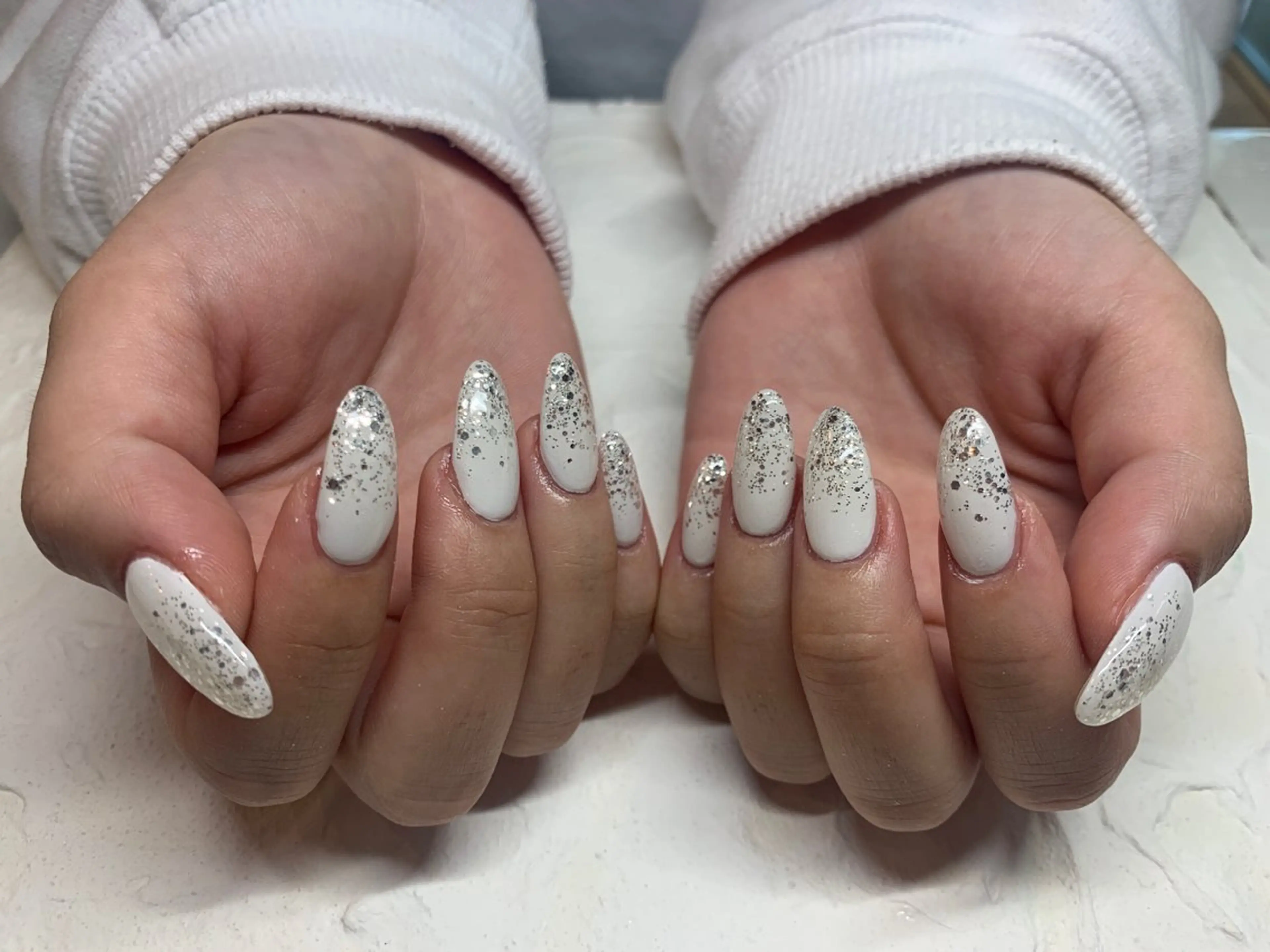 ネイル グラデーション ラメ(グリッター) ラメグラデーション ホワイト happiness nailのネイルデザイン