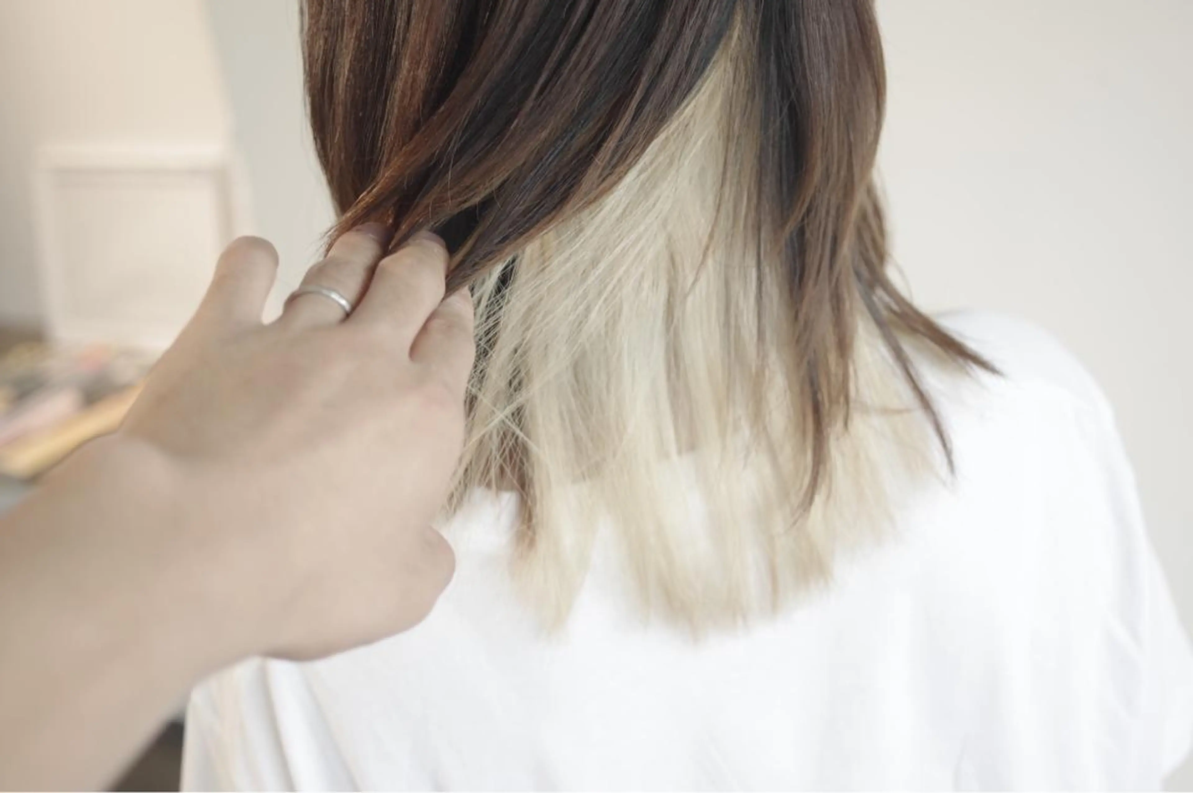 ⭐️似合わせカット&インナーカラーでオシャレカラーに‼️ケアブリーチでインナーカラーするのでダメージも少なくオススメ✨の写真