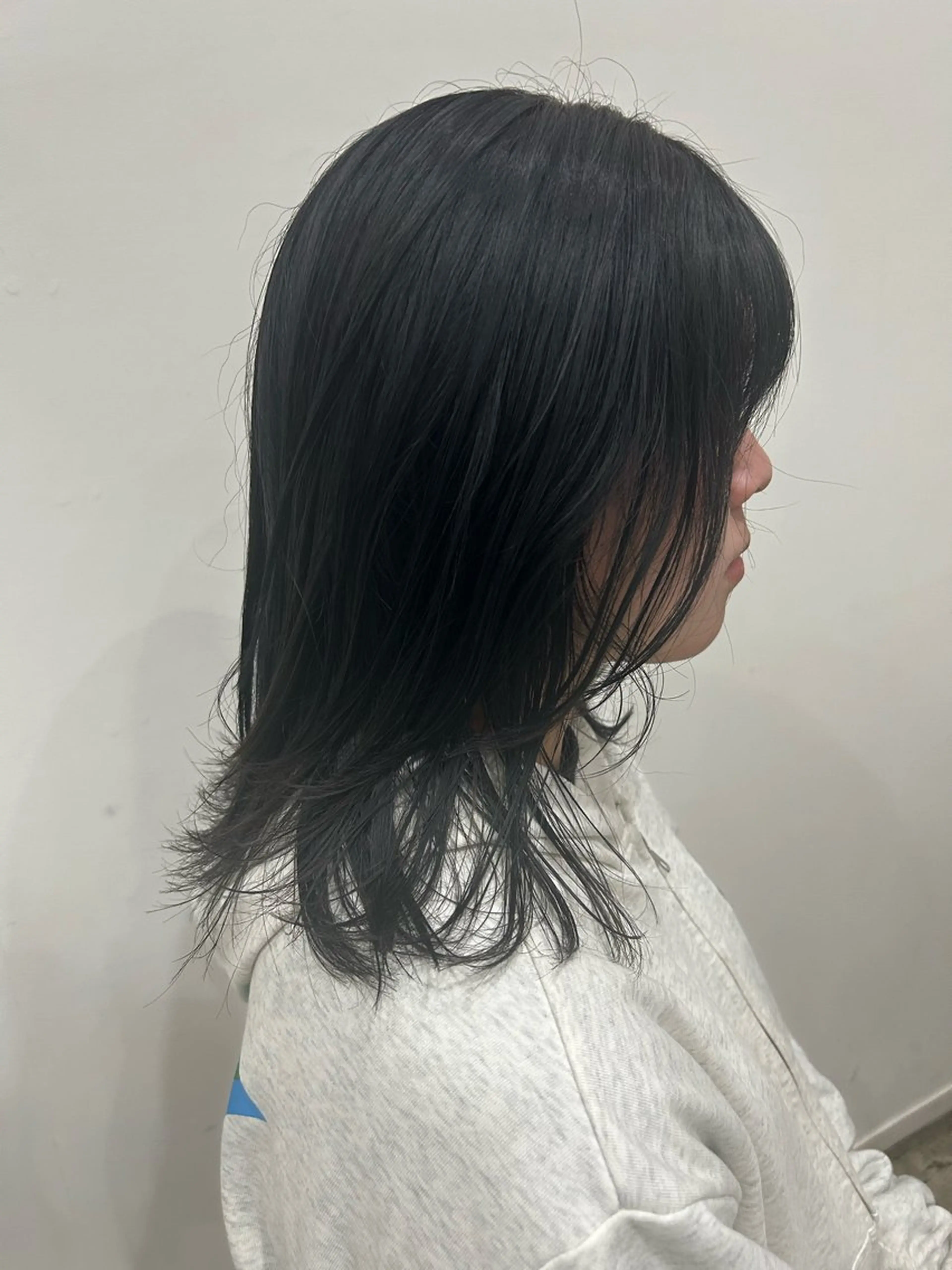 ミディアム レイヤーカット カット パーマ ヴァンキャトル 山口裕真のヘアスタイル