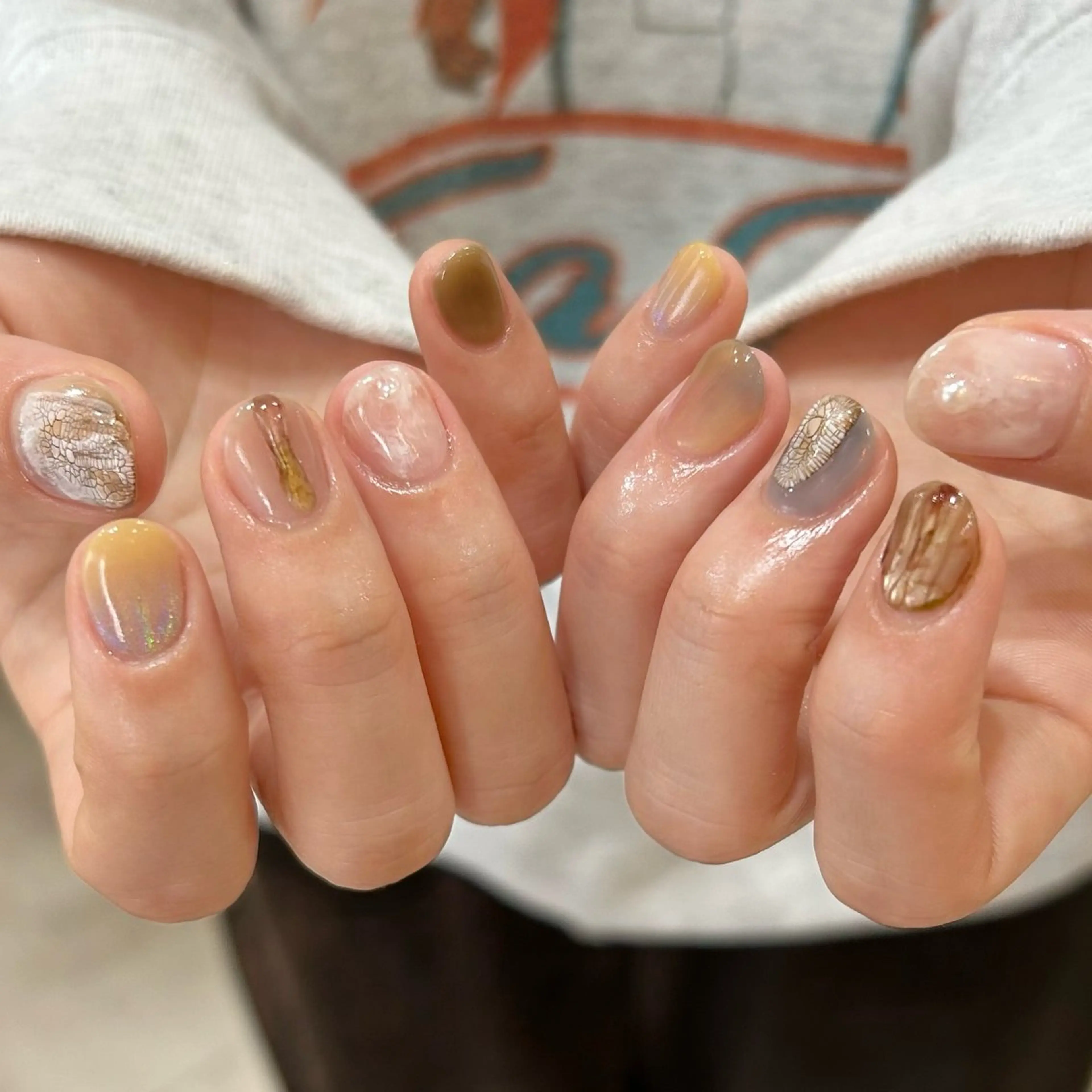 ネイル ジェルネイル マグネットネイル ミラーネイル ニュアンスネイル パラジェル ハンドネイル shio ♡ 13日空きありのネイルデザイン