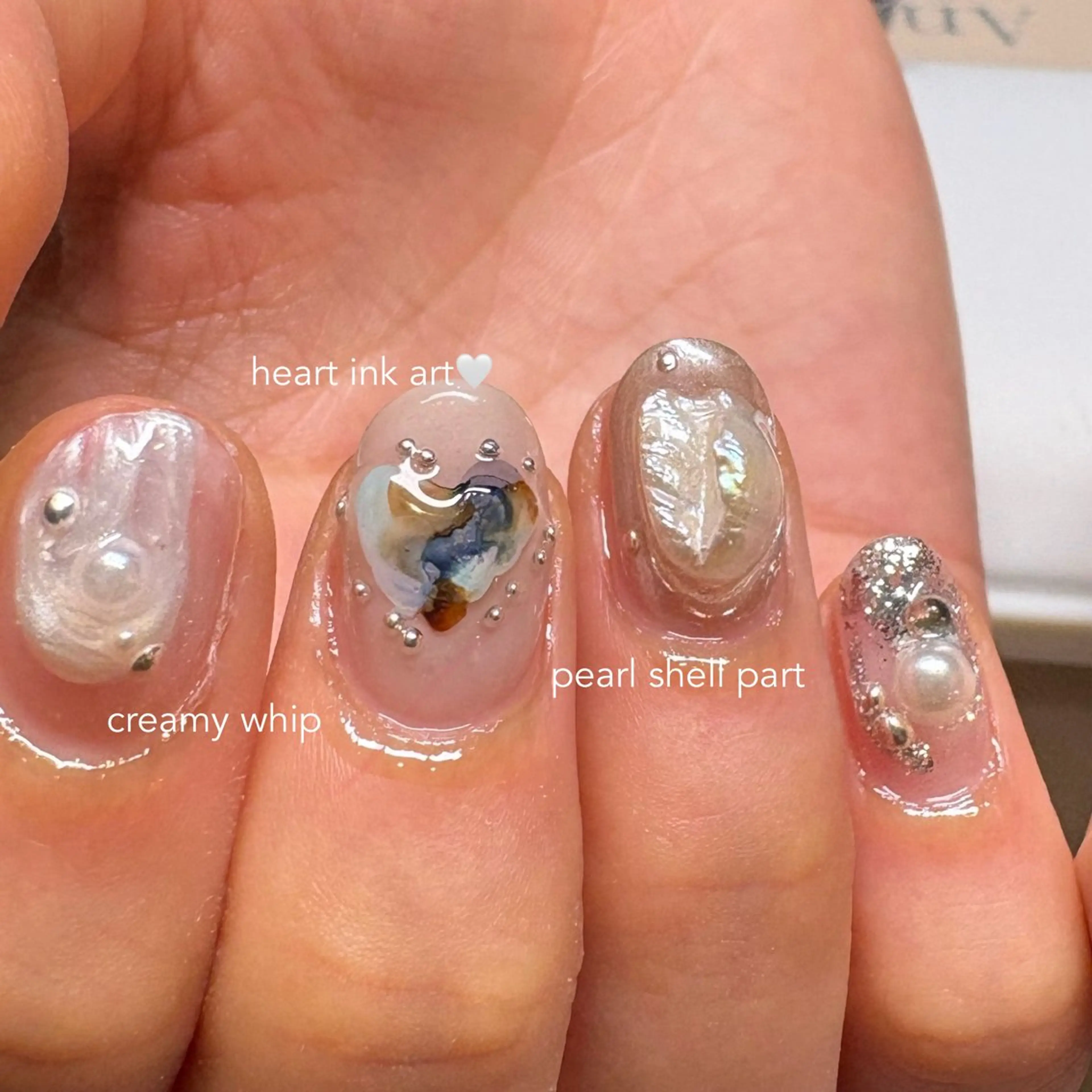 ネイル ジェルネイル 韓国ネイル ニュアンスネイル 冬ネイル ハンドネイル amuse 手書きニュアンスのネイルデザイン