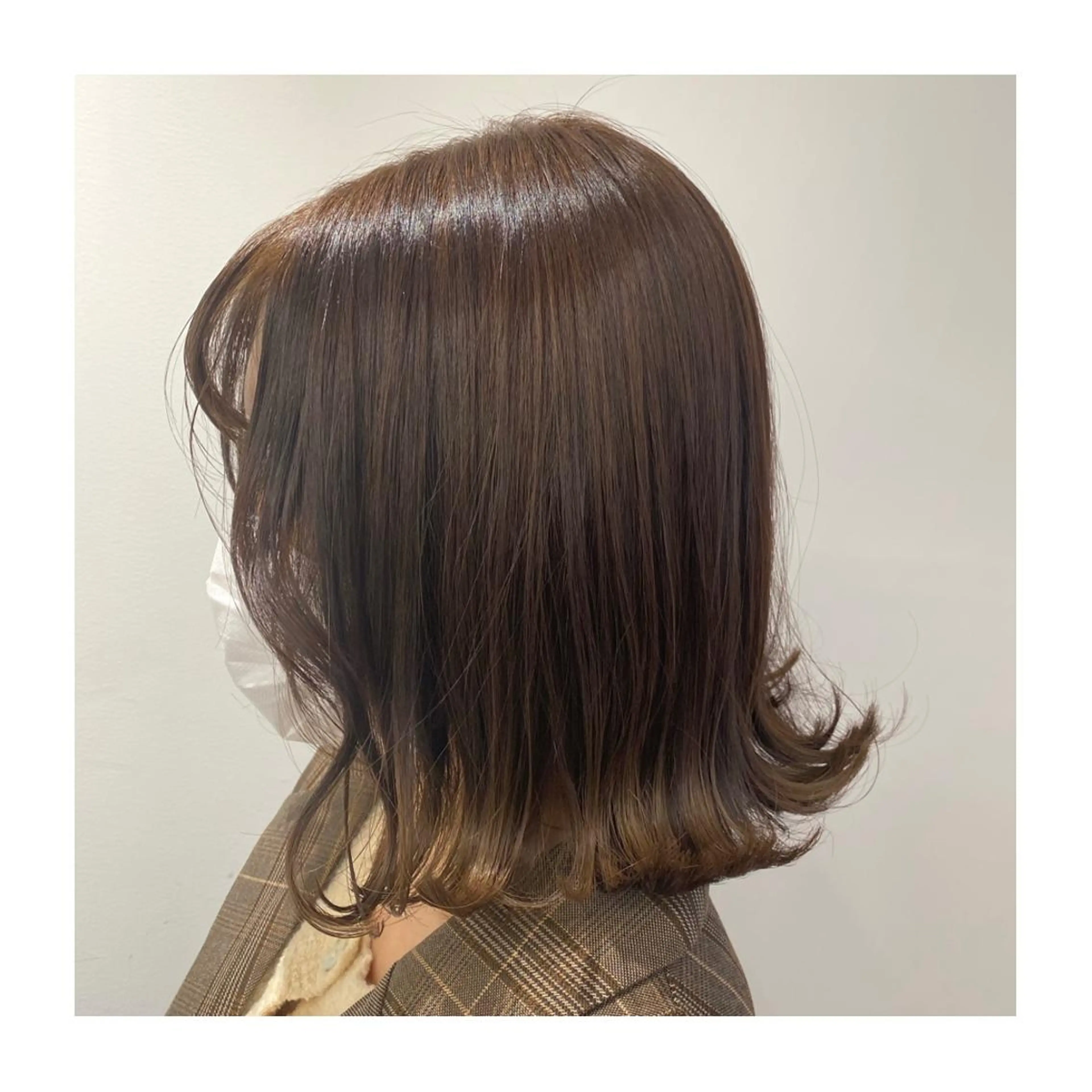ミディアム カラー 切りっぱなしボブ ブラウンカラー ボブ 小國 綾かのヘアスタイル