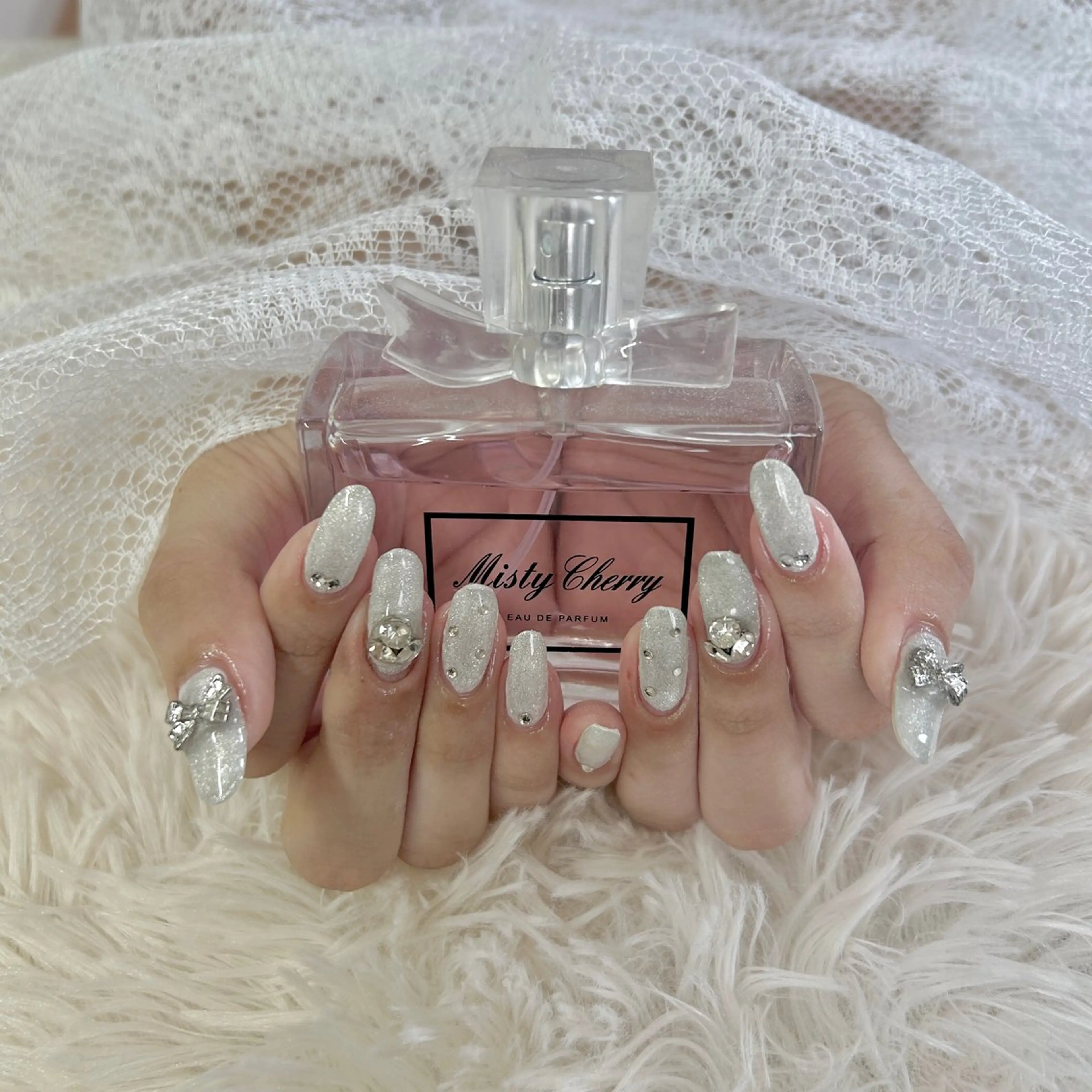 ネイル ホワイト Nana treeのネイルデザイン