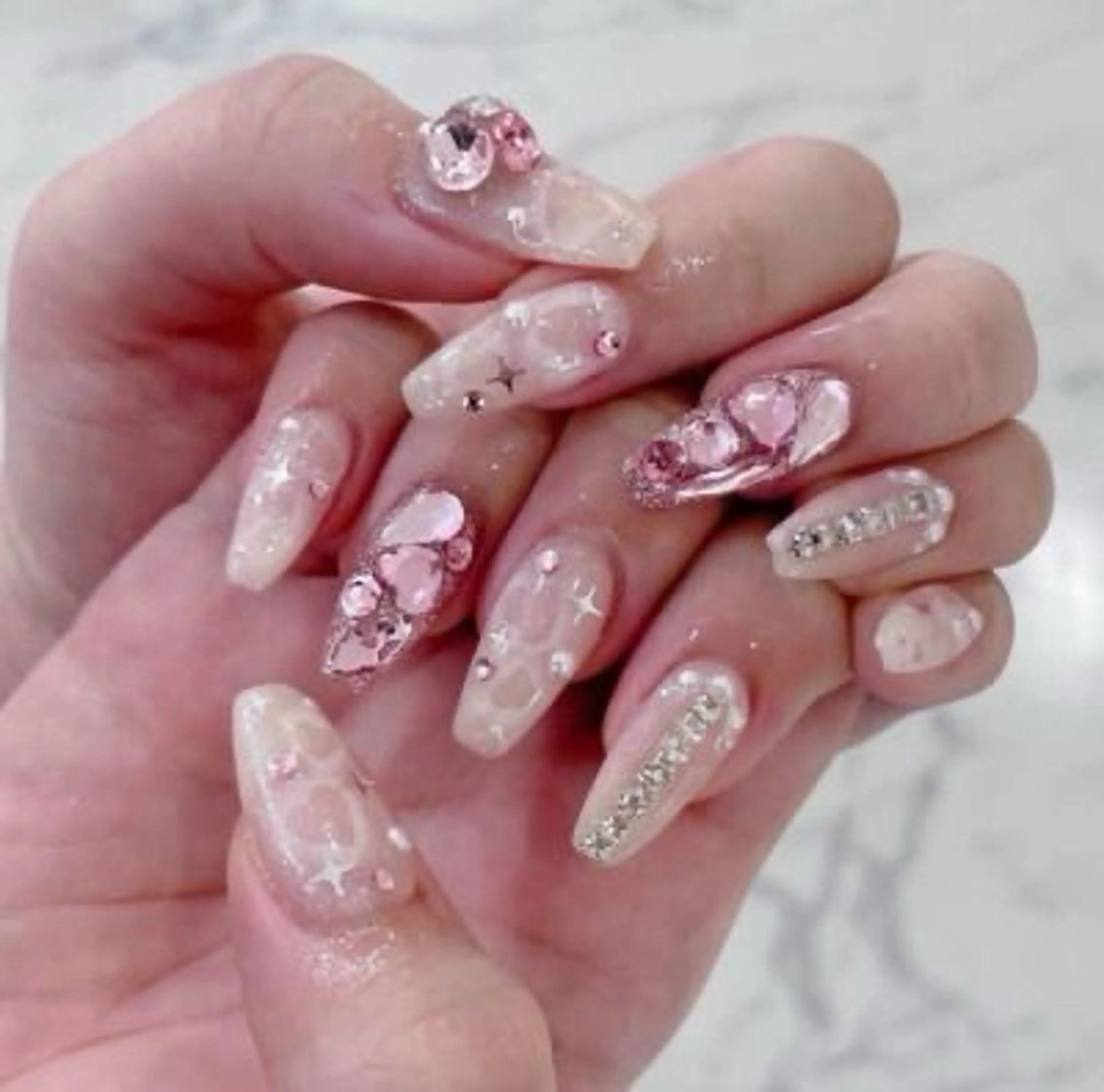 ネイル マグネットネイル ピンク ネイルチップ 冬ネイル ハンドネイル Lee Nailsのネイルデザイン