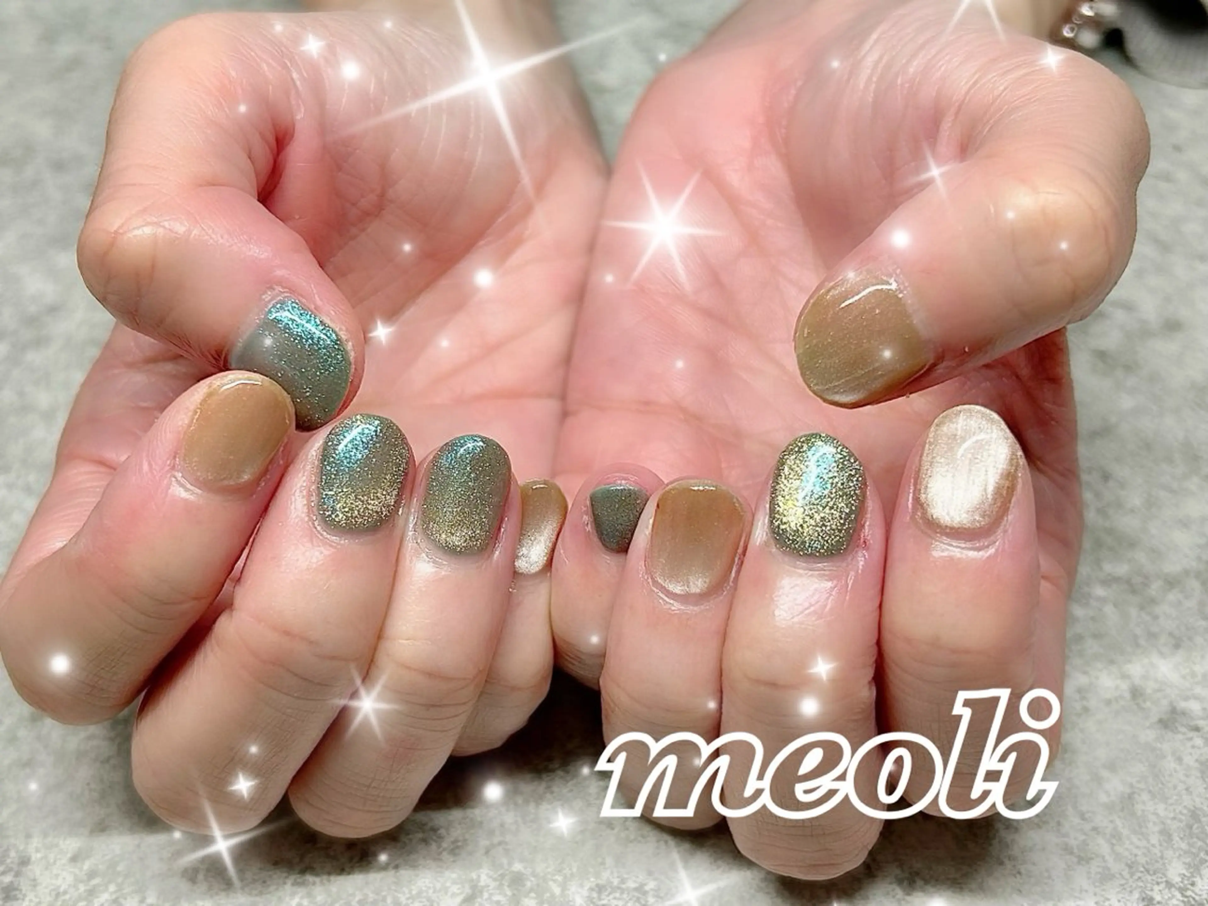 ネイル ゴールド グリーン キラキラネイル マグネットネイル ビー玉ネイル nail salon meoli　アヤのネイルデザイン