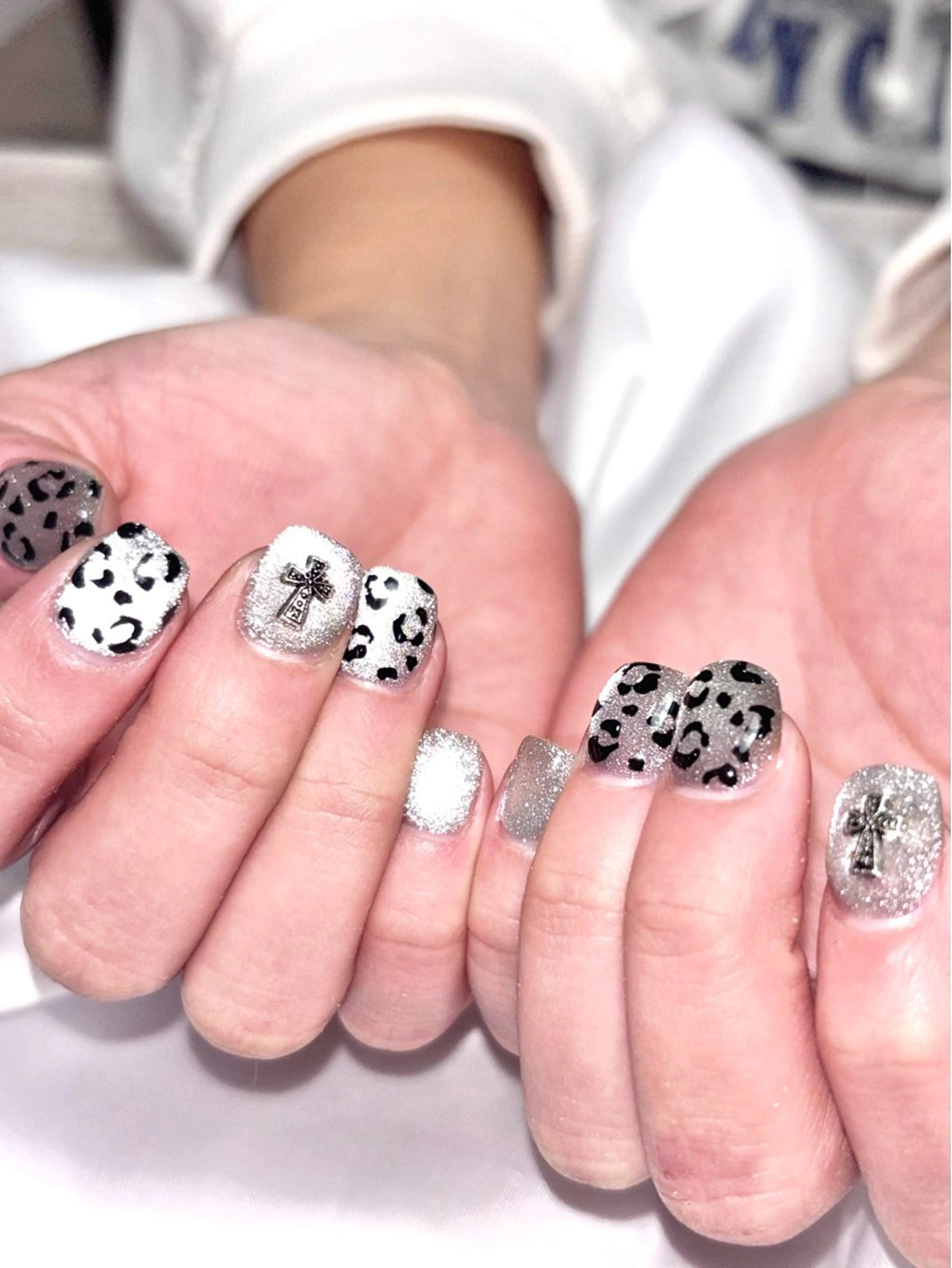 ネイル アニマル柄 シルバー Ray nail   WAKA️🫧のネイルデザイン