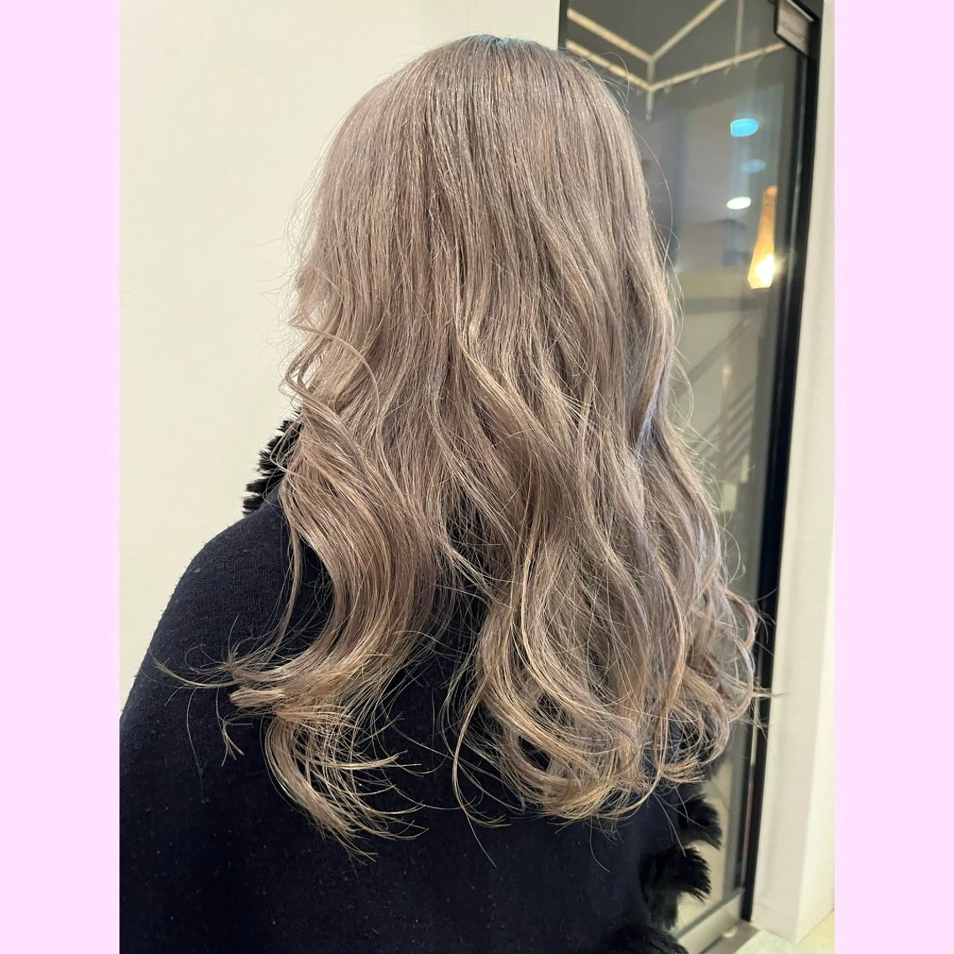 セミロング カラー ベージュカラー ブリーチ デザインカラー ハイトーンカラー ミルクティーベージュ 岐阜グレージュカラー 韓国ヘアLinaのヘアスタイル