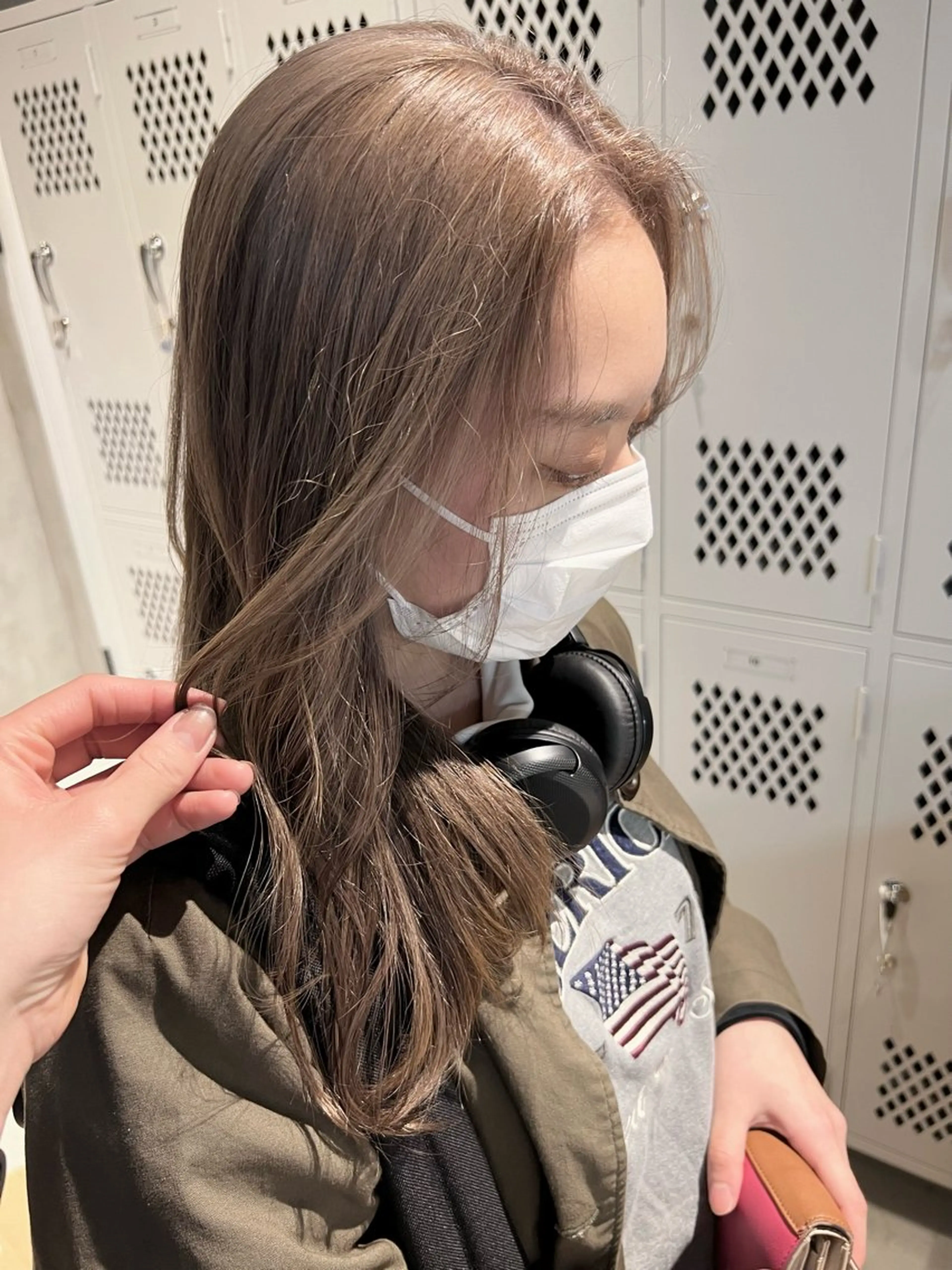 セミロング カラー パーマ ヘアアレンジ ベージュカラー ブリーチ ミルクティーベージュ くびれヘア 顔まわりレイヤー カット ヘアカラー ショートヘア原宿 fifth コシのヘアスタイル