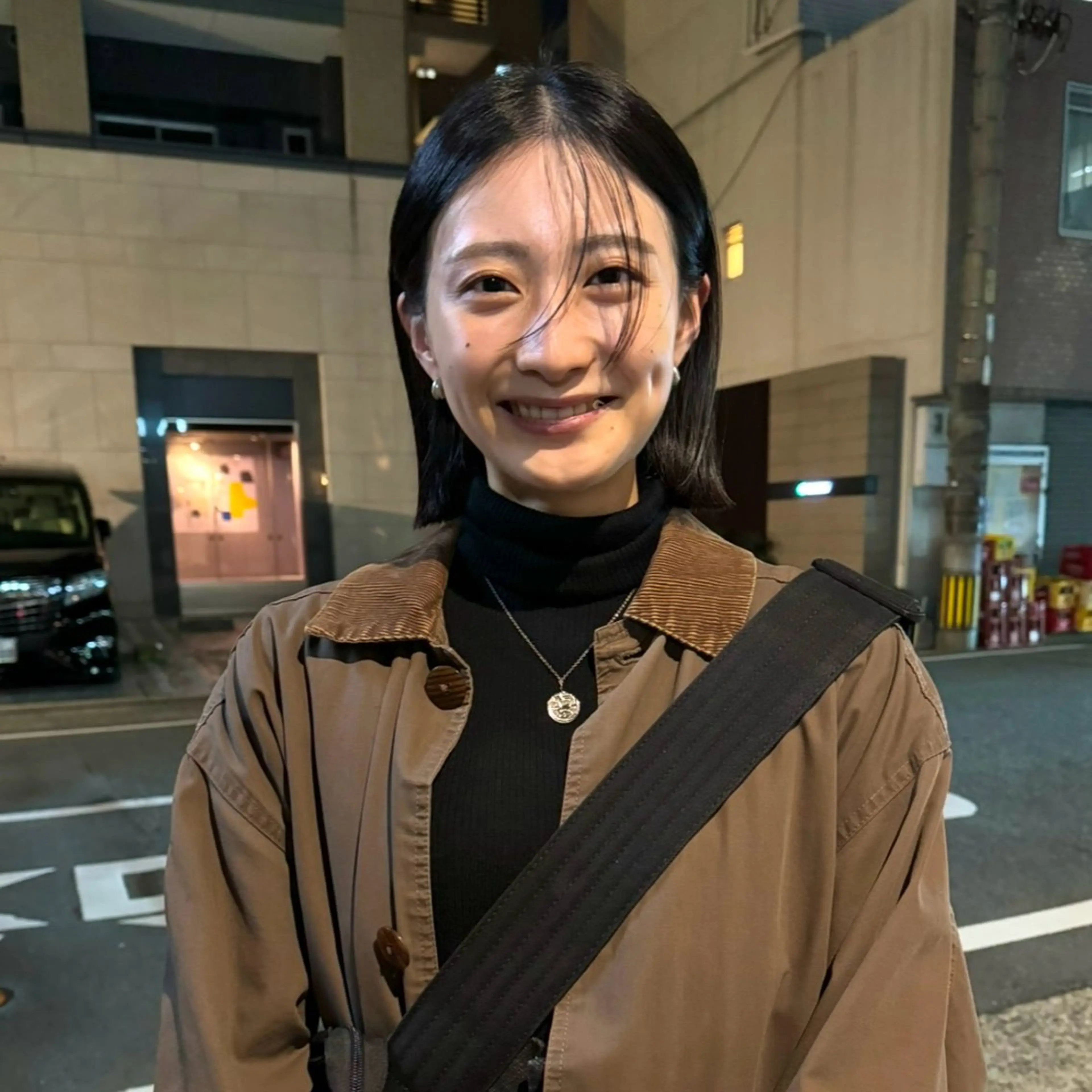 ミディアム Lilu しずくのヘアスタイル