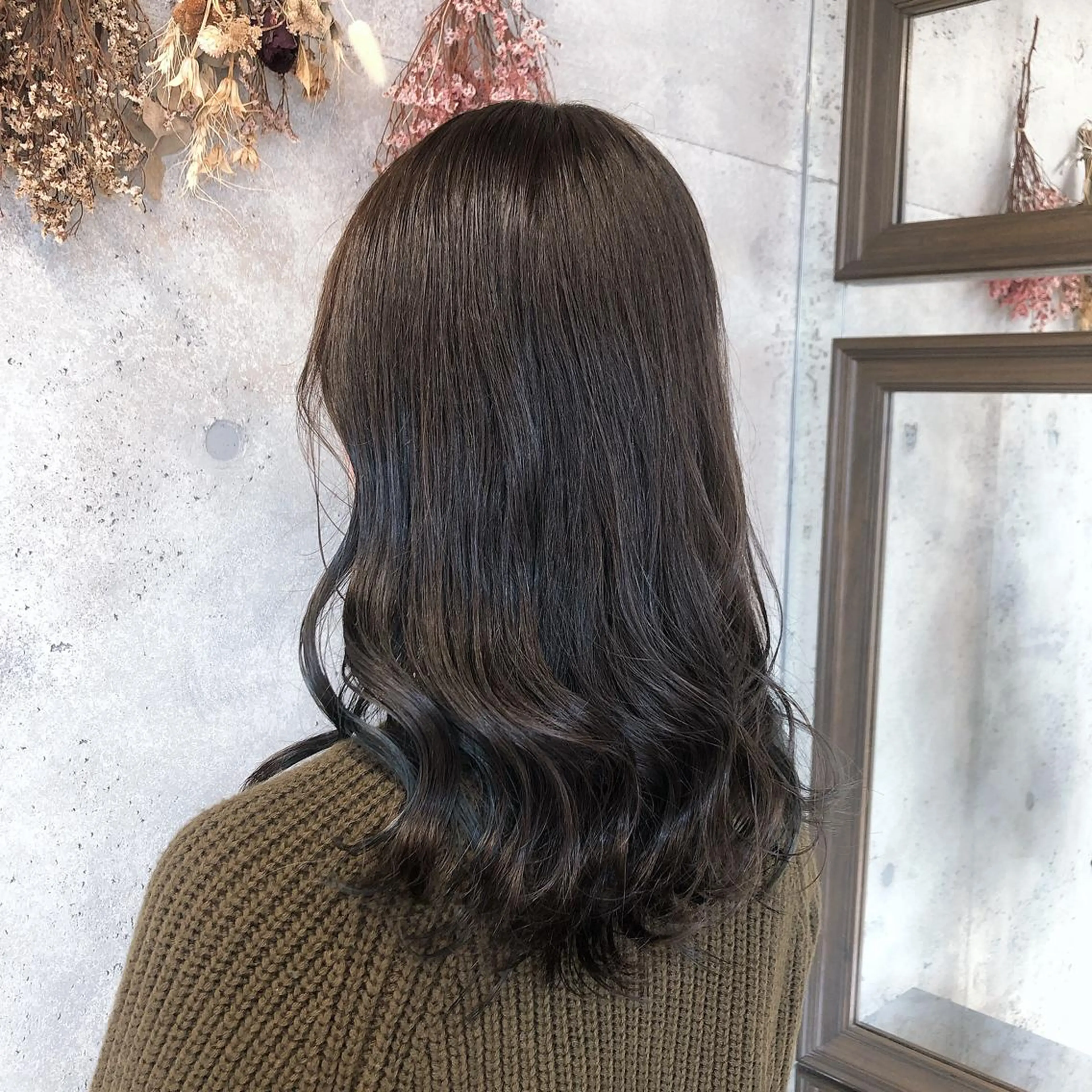 ロング カラー アッシュ アッシュブラウン ブラウンカラー wakana 【ブリーチカラー】のヘアスタイル