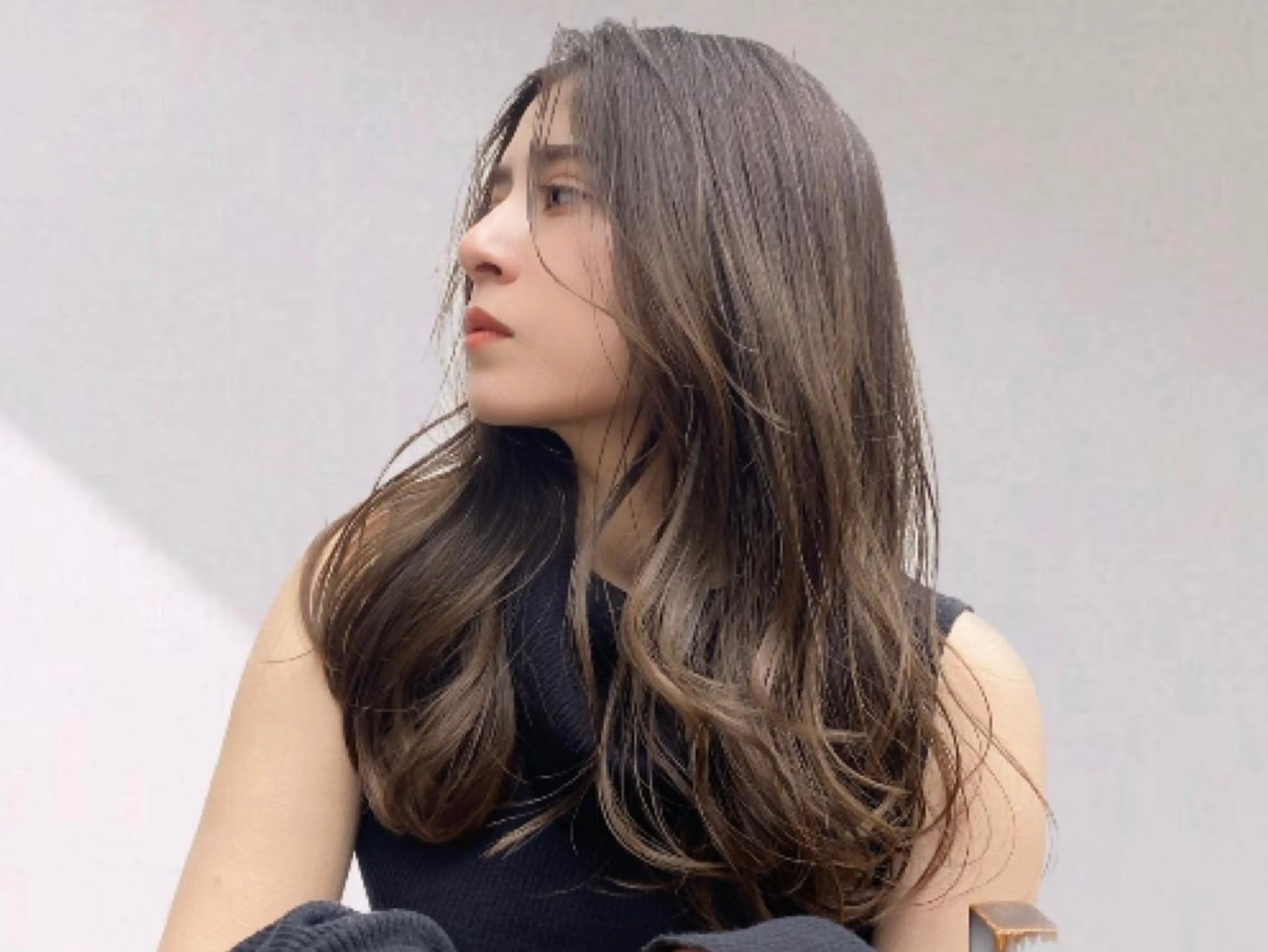 セミロング ROW 横浜のヘアスタイル