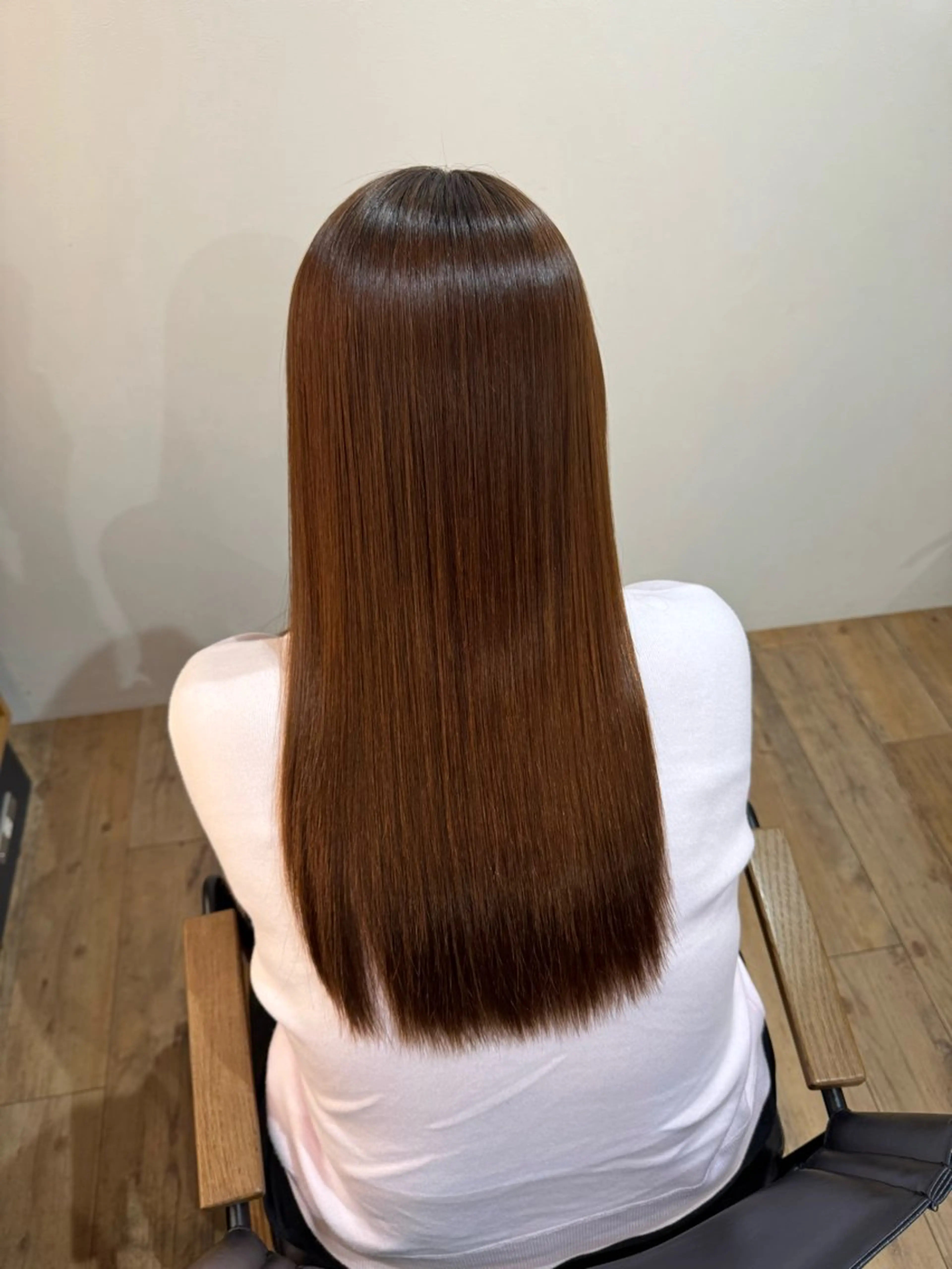 セミロング カット 縮毛矯正 トリートメント afloatkobe所属・美髪/髪質改善 川口凌弥のヘアスタイル