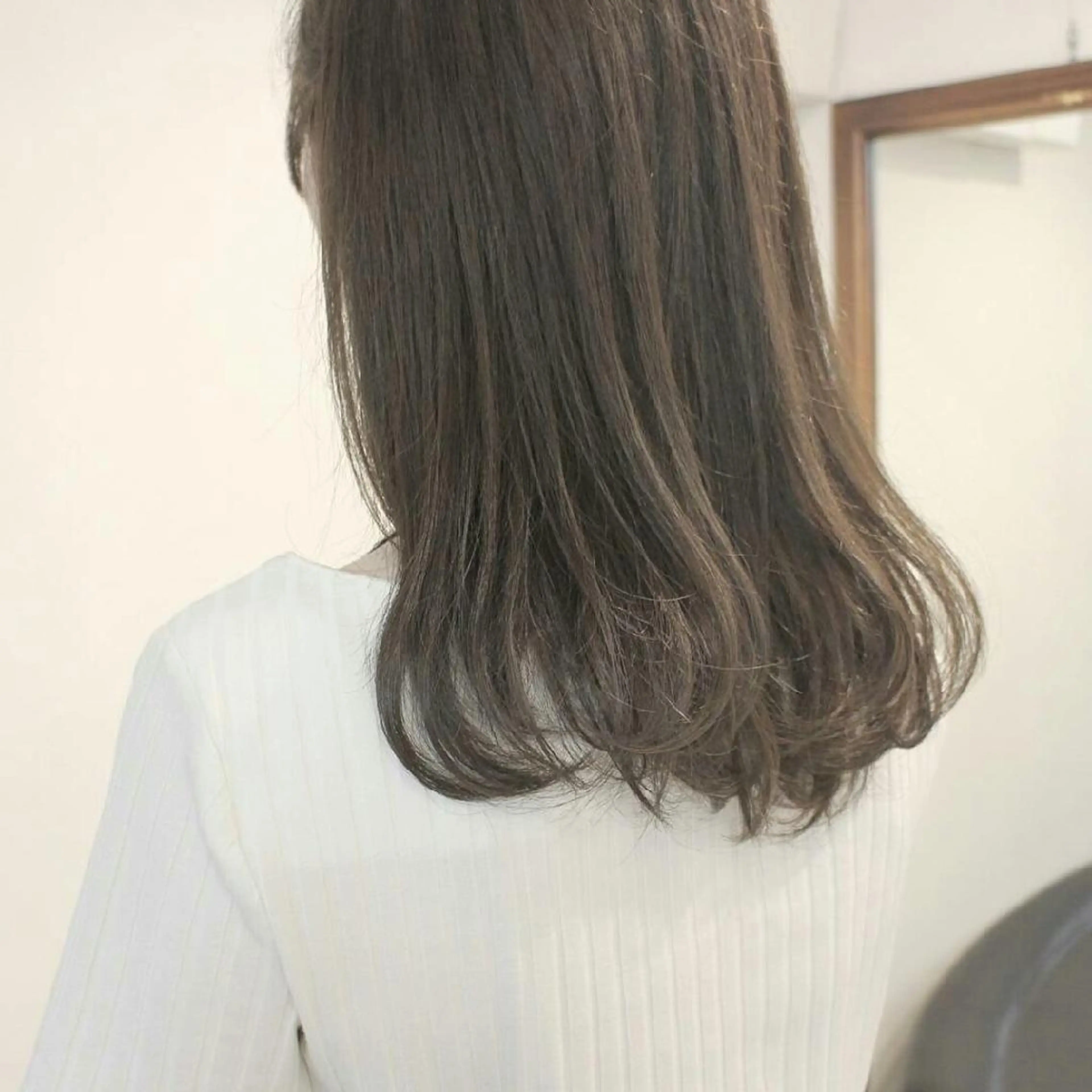 カラー グレージュ Click所属・クニモトハルナ ボブ/柔らかカラーのヘアスタイル