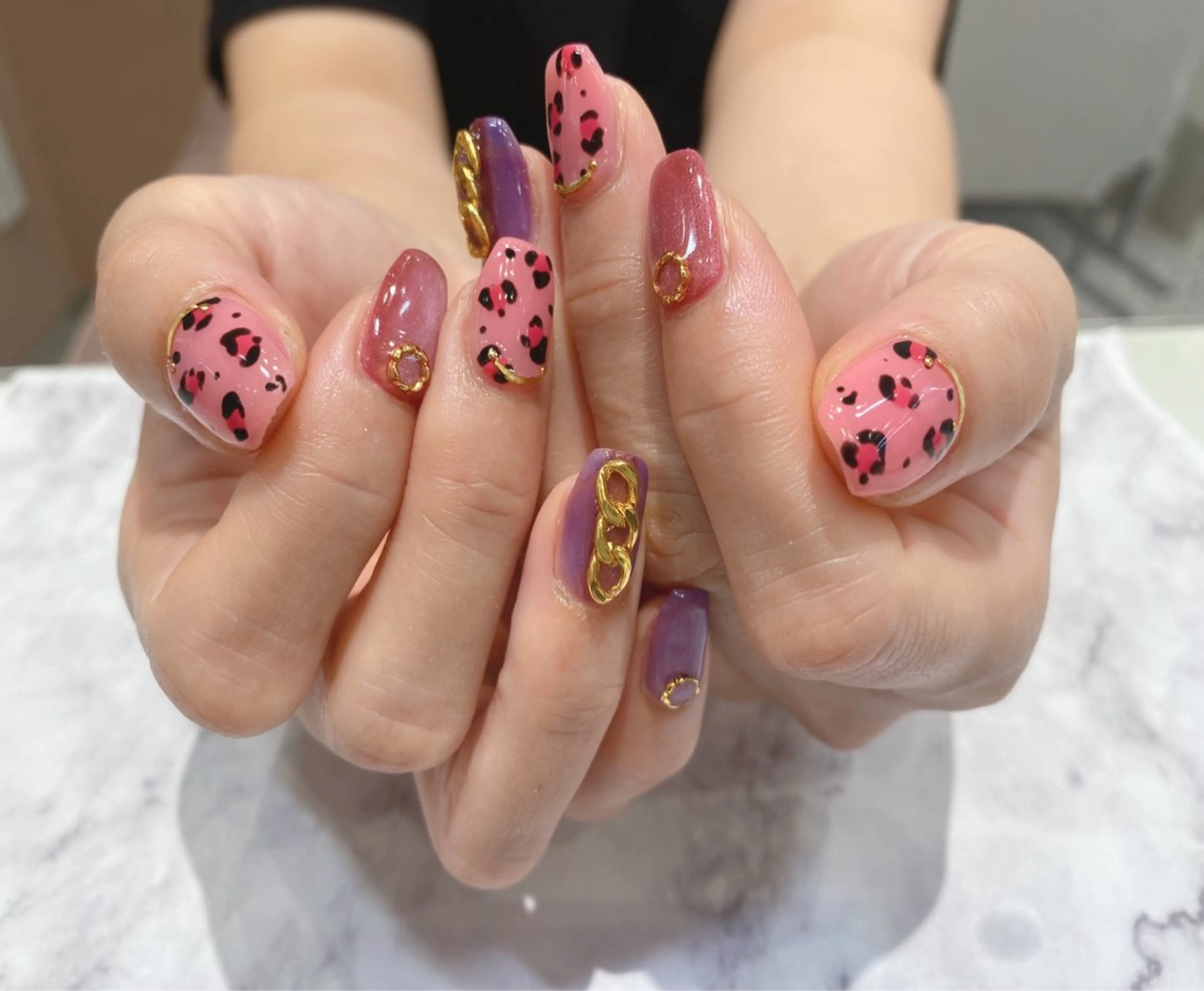 ネイル アニマル柄 ハンドネイル ネイルサロン nail_upのネイルデザイン