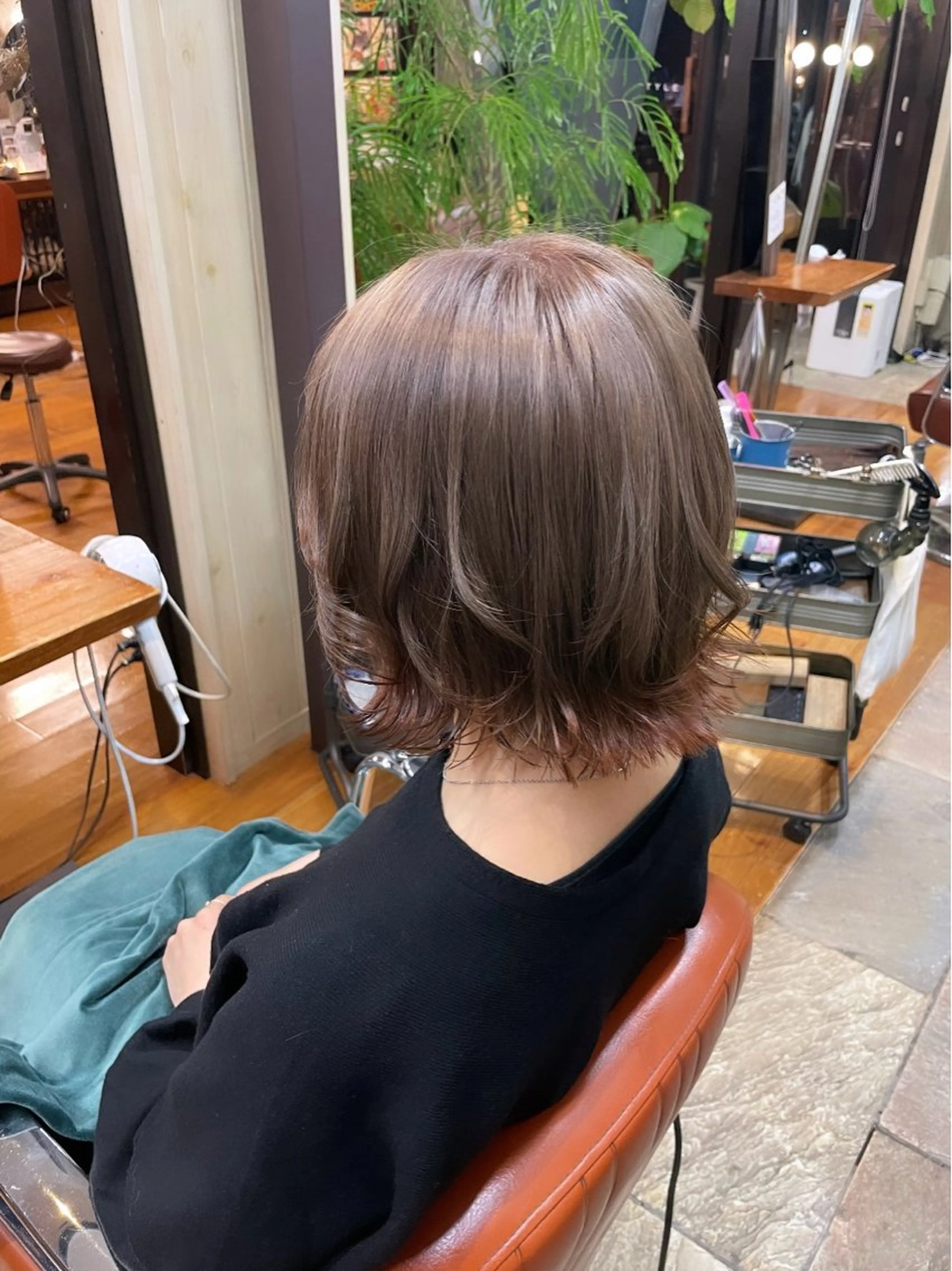 ショート カラー ベージュカラー ブリーチ 透明感カラー ミルクティーベージュ テラコッタ ayaka |トレンドヘアのヘアスタイル