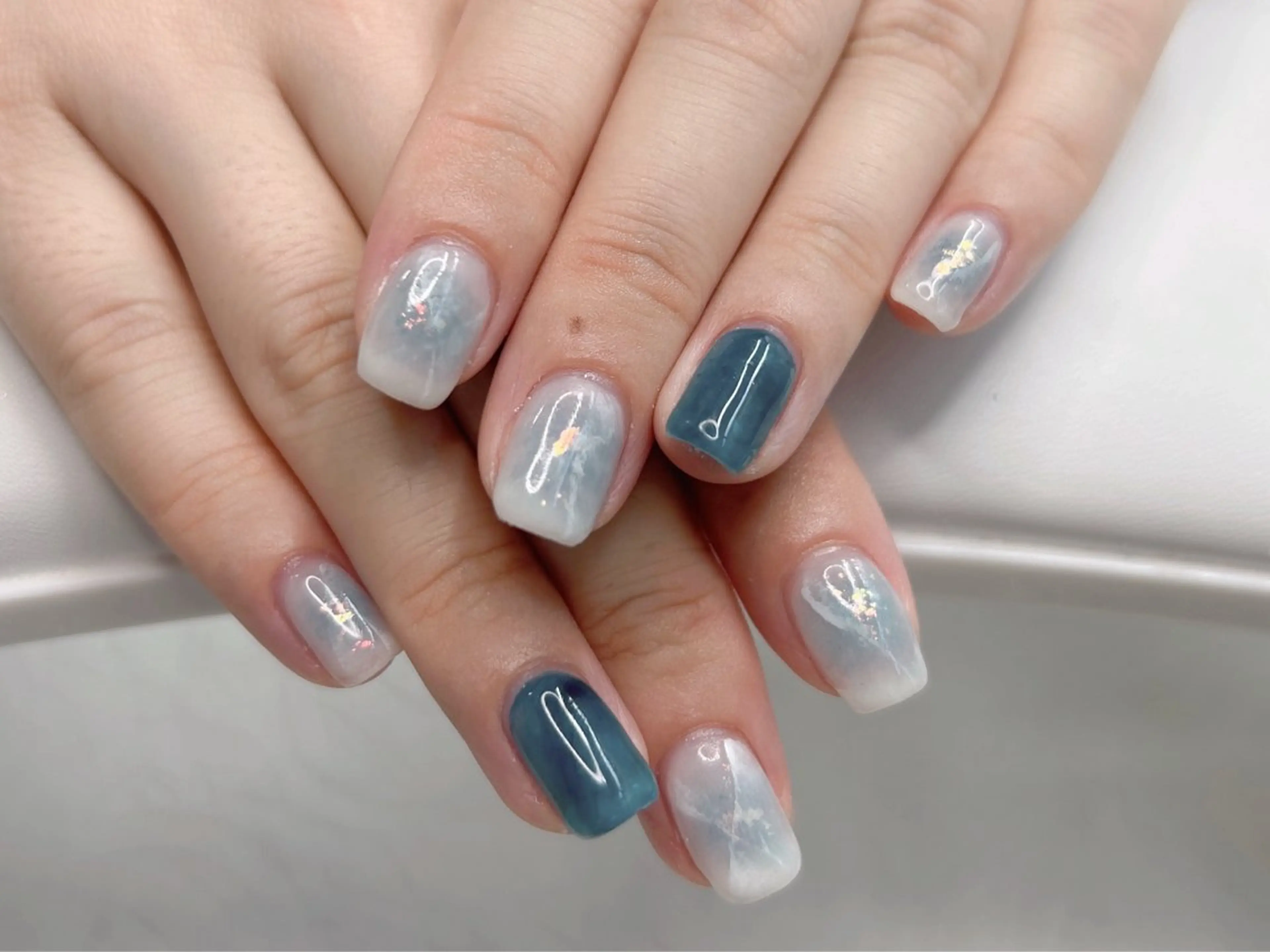 ネイル ブルー チークネイル 桜ネイル ニュアンスネイル 夏ネイル ハンドネイル Forca total studio所属・Forca Airaのネイルデザイン