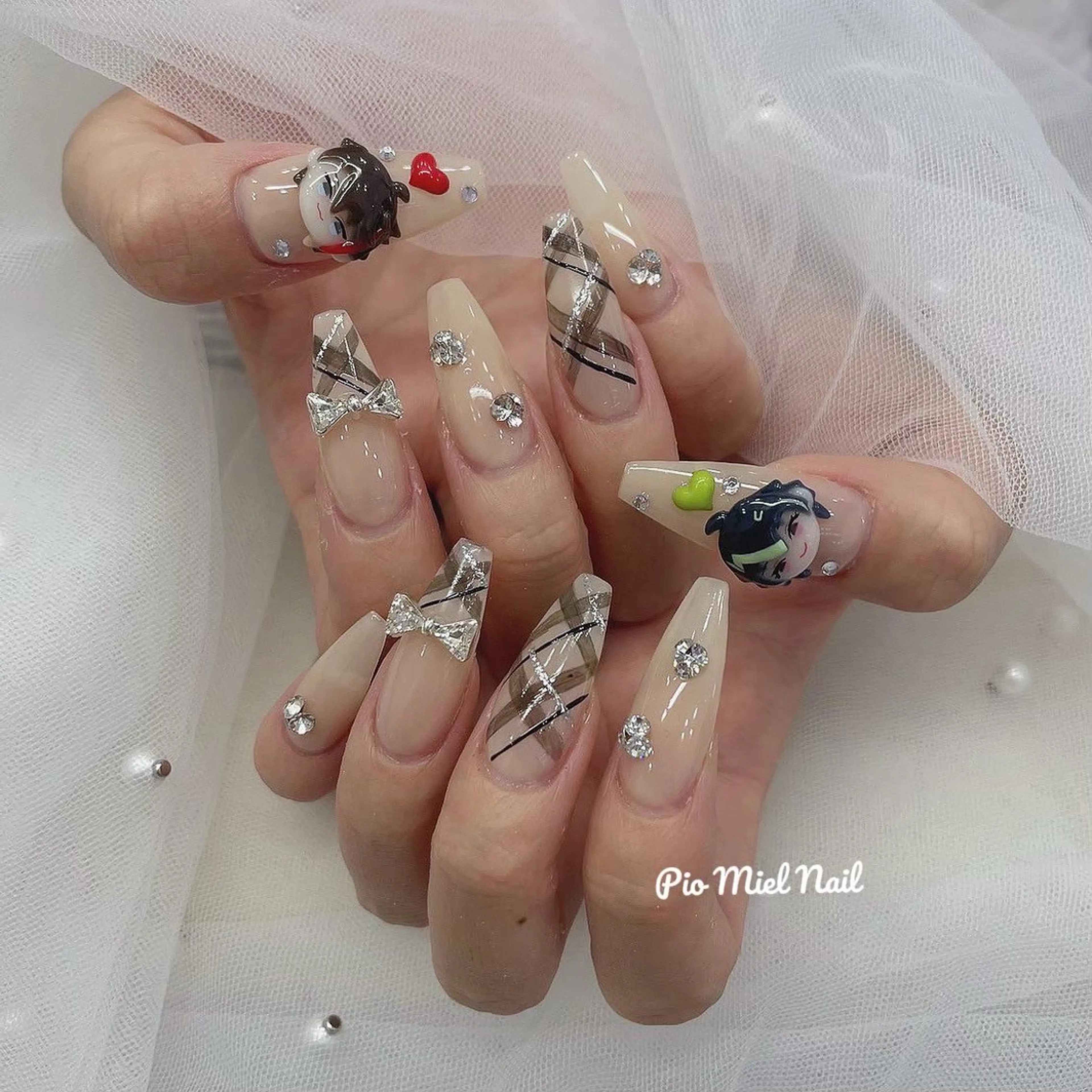 セミロング 韓国風ヘア ハンドネイル momo 長さだしのネイルデザイン