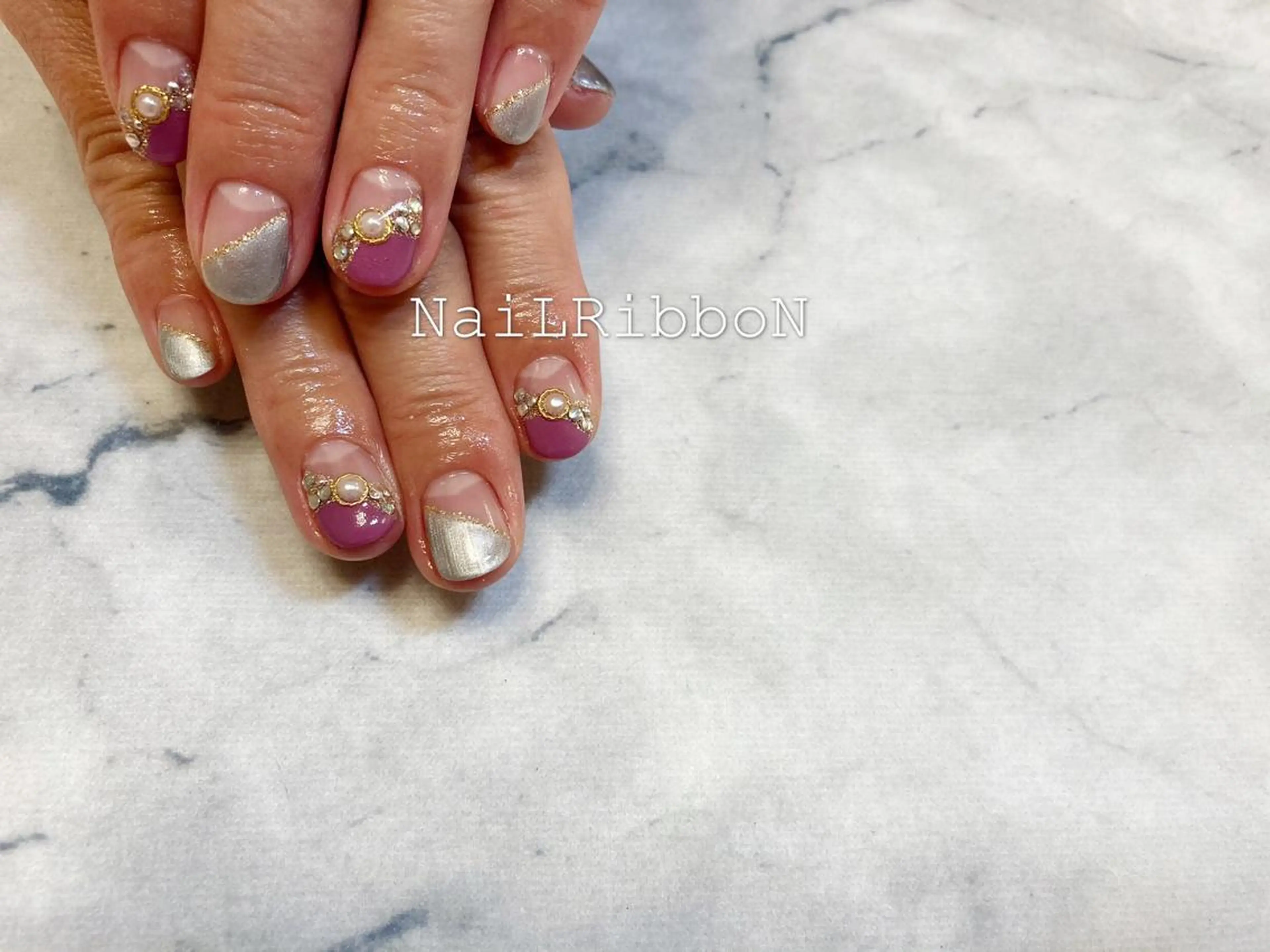 ネイル ネイルリボン 受付スタッフのネイルデザイン