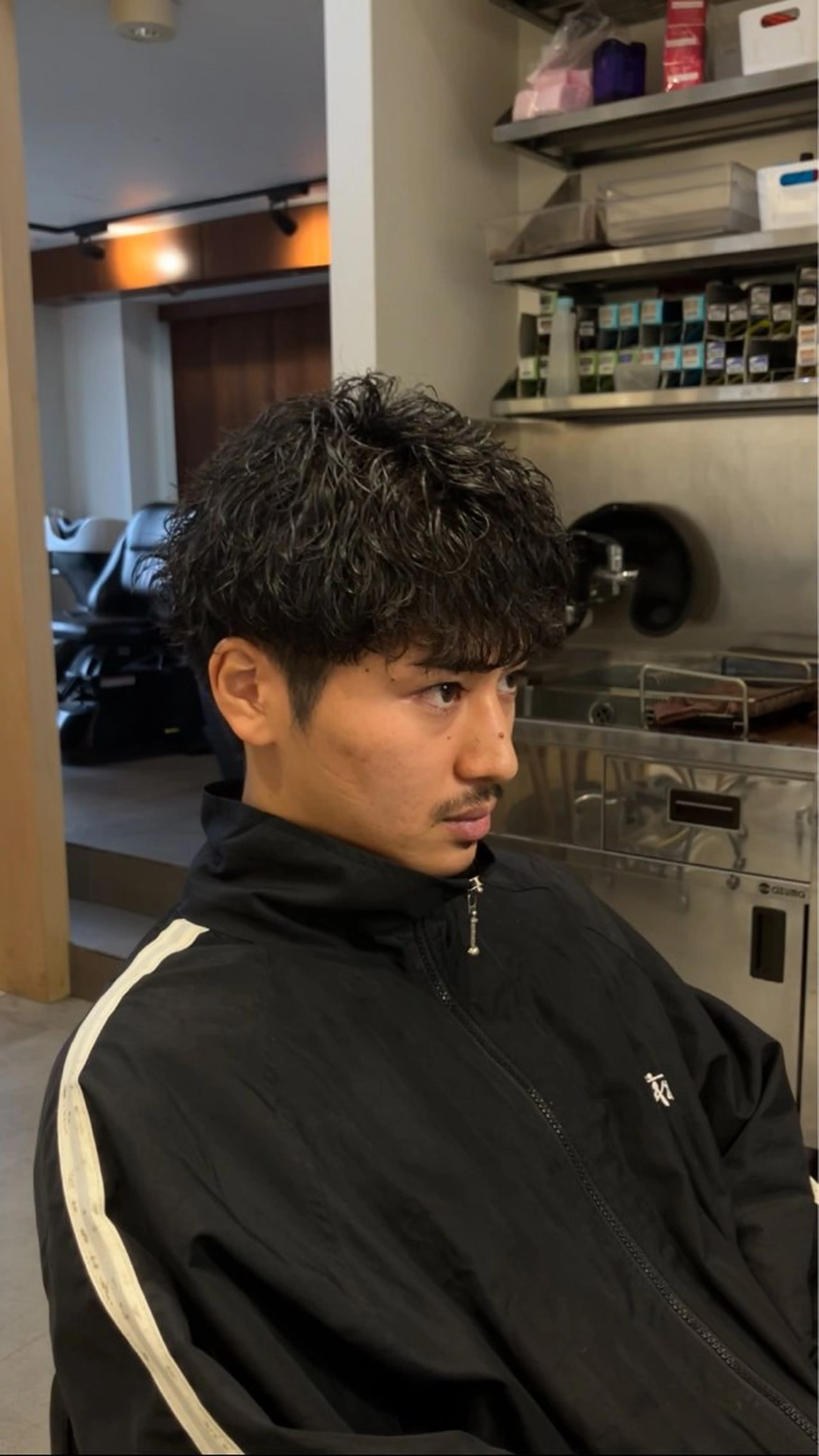 🌀カット➕loose perm🌀『決め過ぎない大人の色気が欲しい方✨短めだけど下ろしても変じゃないパーマスタイル』の写真