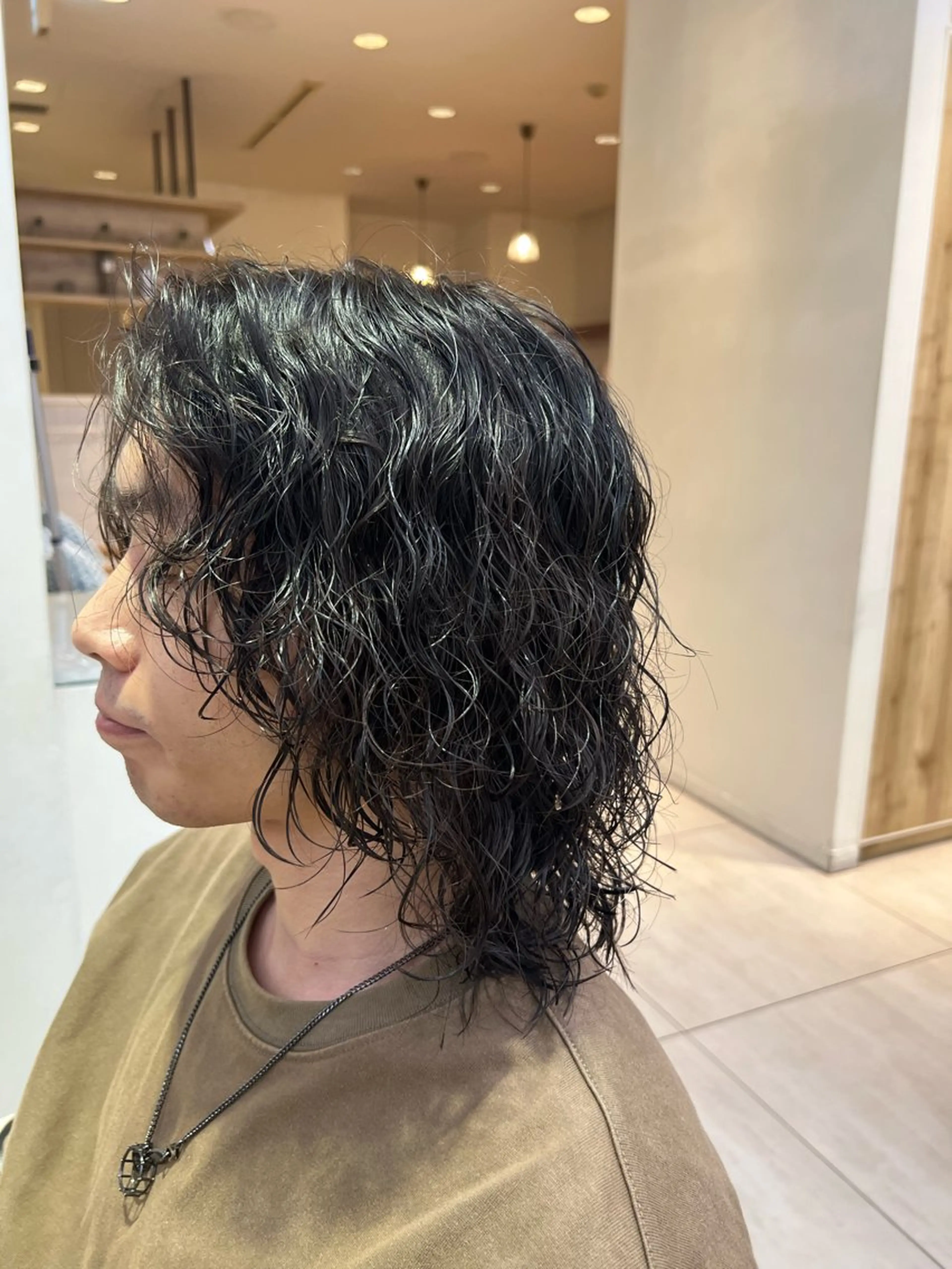 ミディアム パーマ メンズ ミディアムパーマ メンズパーマ カット パーマ メンズパーマ 岩成健志郎のヘアスタイル