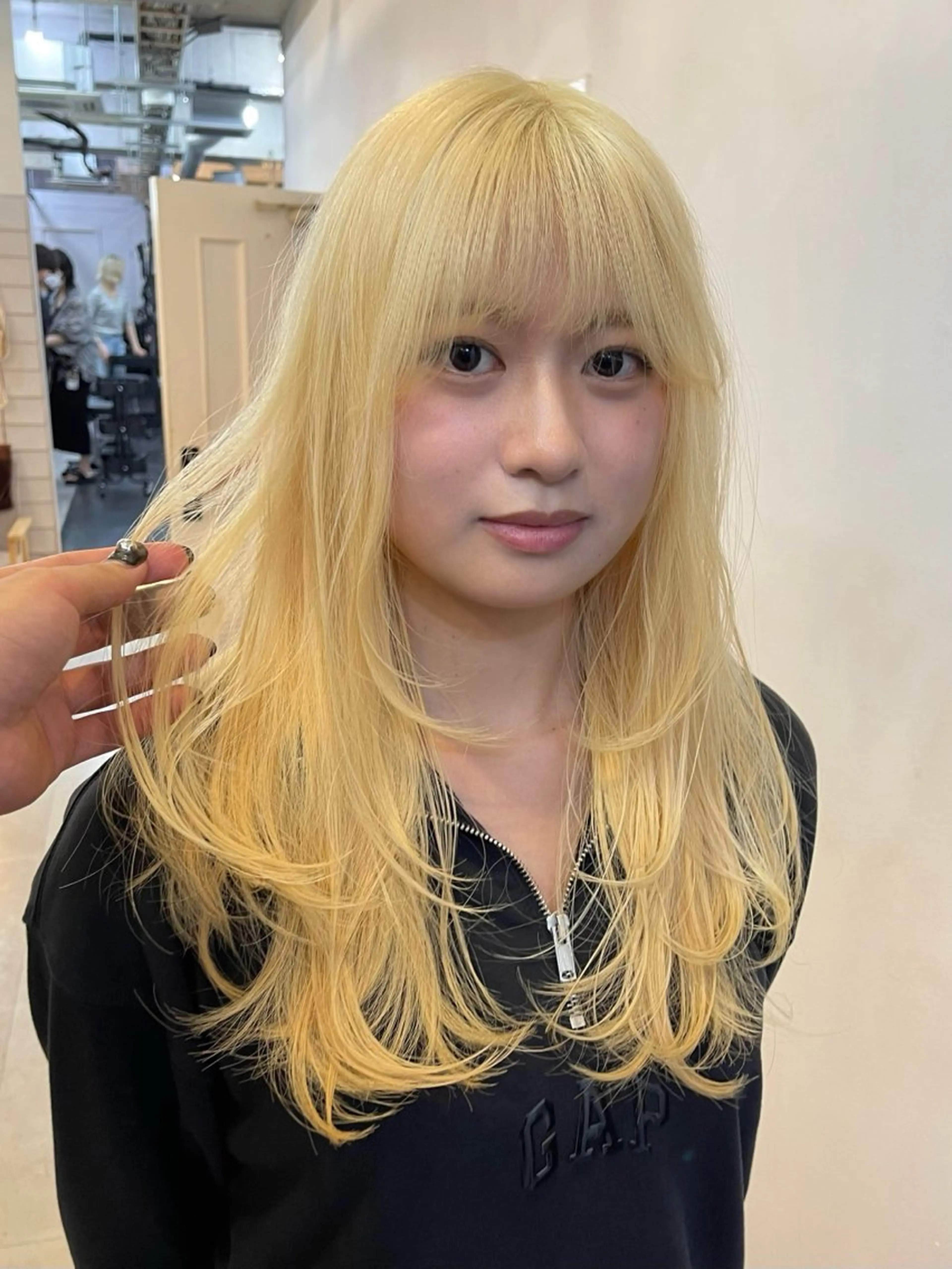 ロング カラー ブリーチ ブロンド ケアブリーチ デザインカラー ダブルカラー ヘアカラー トリートメント TATSUブリーチ/ ミルクティーベージュのヘアスタイル