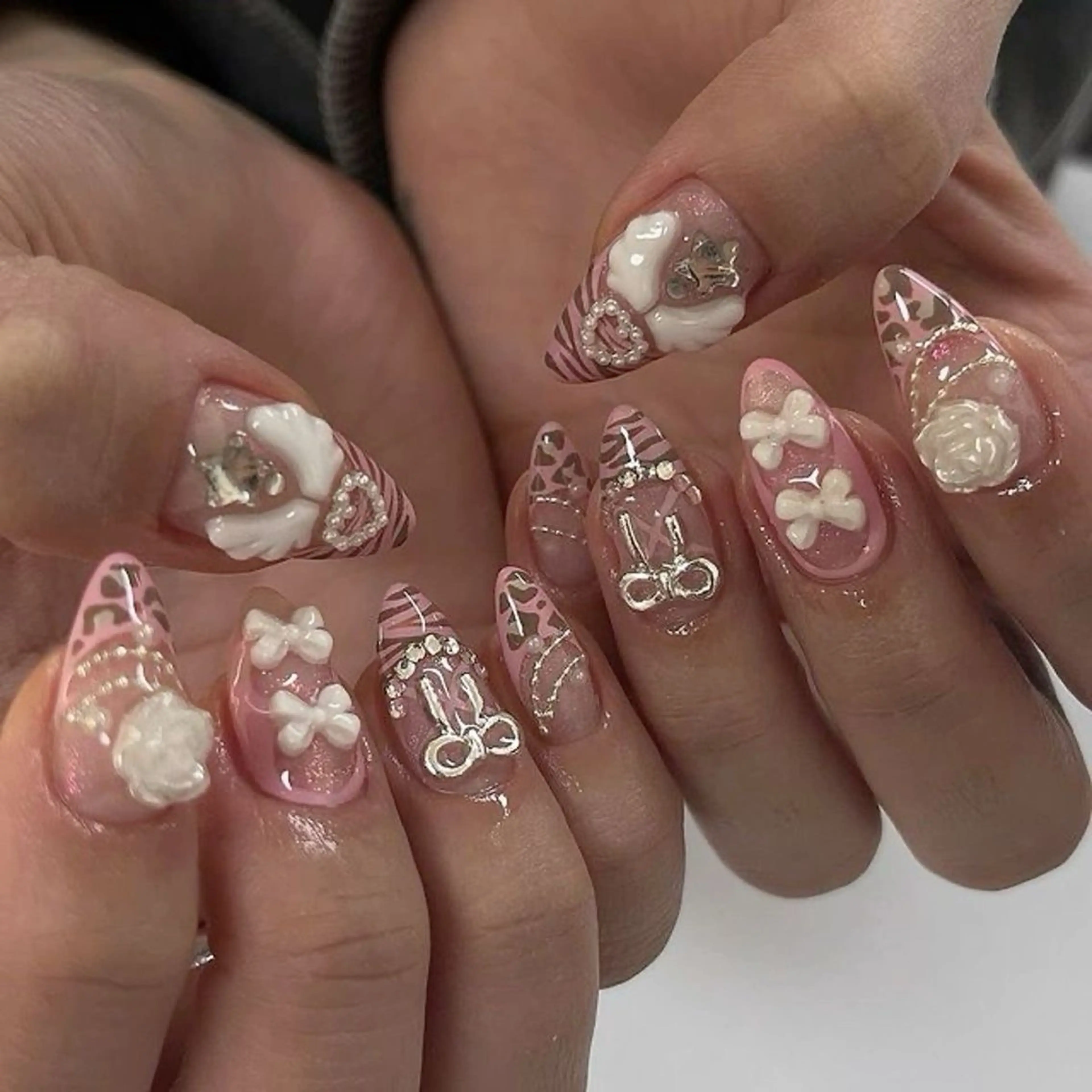 ネイル フレンチネイル ガラスフレンチ グラデーション マグネットネイル ミラーネイル Lee Nailsのネイルデザイン