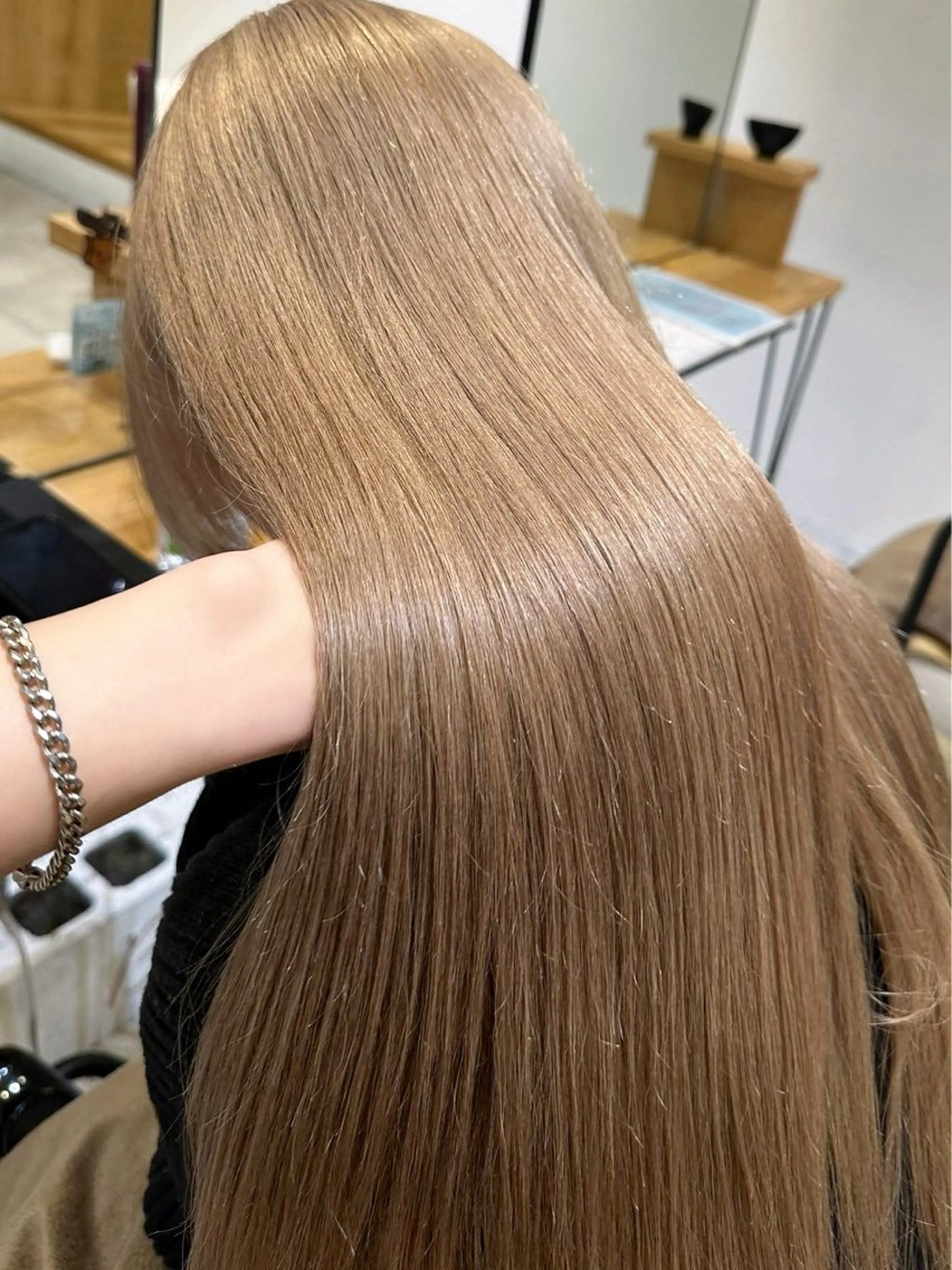 カラー 肌に馴染むハイトーン /ミルクティーカラーのヘアスタイル