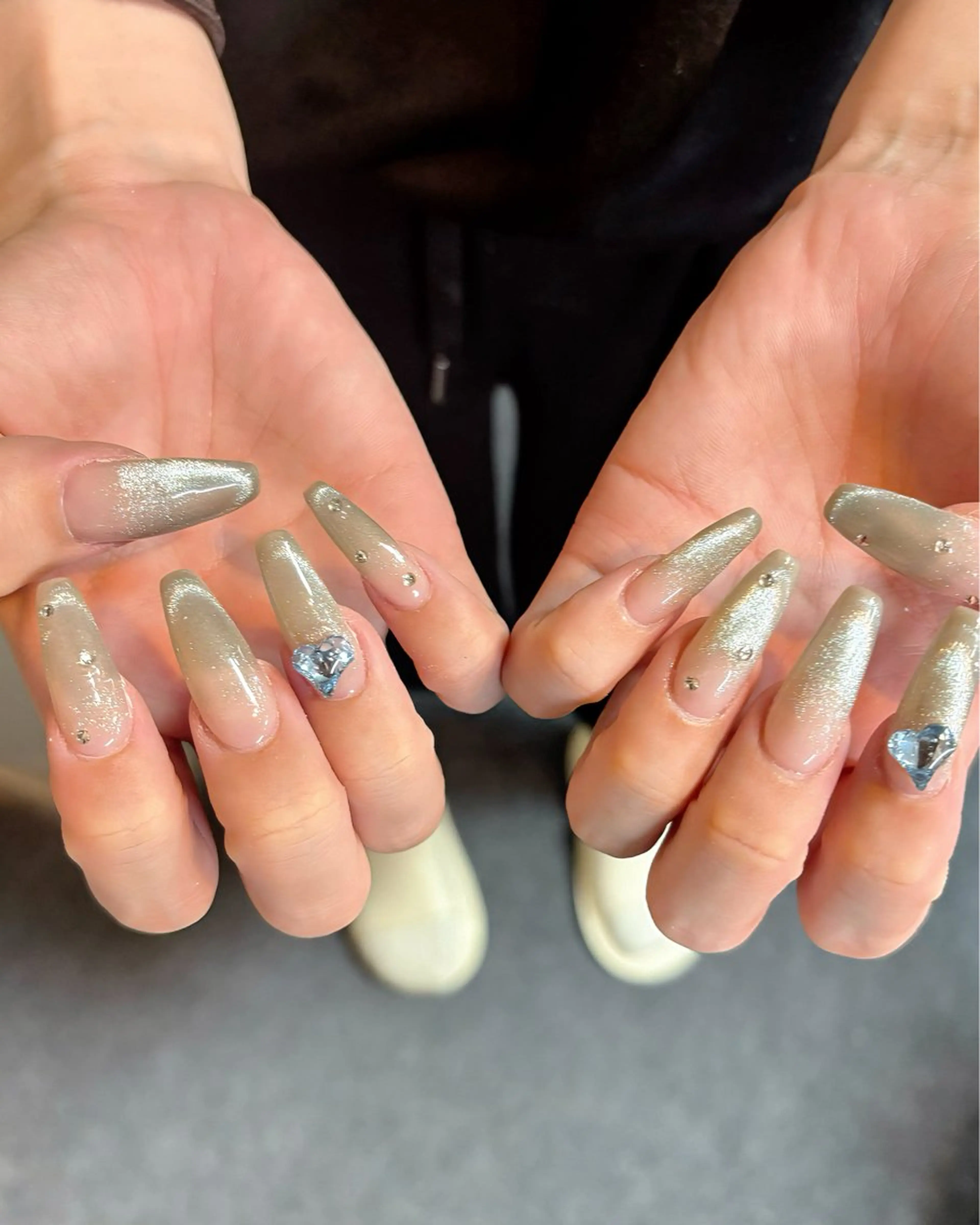 ネイル フレンチネイル グラデーション キラキラネイル マグネットネイル マグネットフレンチ ハンドネイル ハンドケア 🎀NAIL🎀 AI🪄︎︎◝✩のネイルデザイン