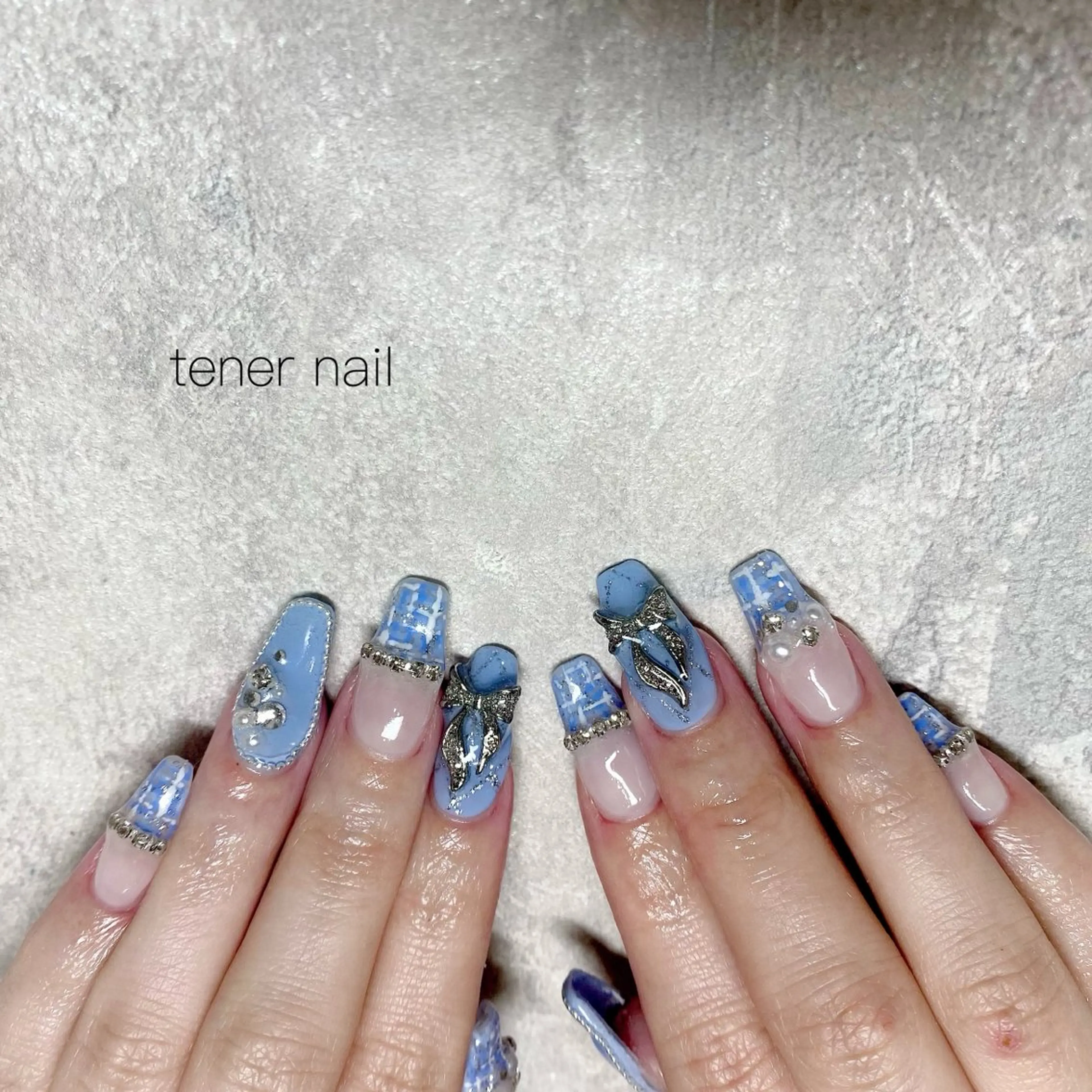 ネイル リボン シルバー ツイードネイル ハンドネイル tener  nail  テネルネイル所属・テネルネイル tener nailのネイルデザイン
