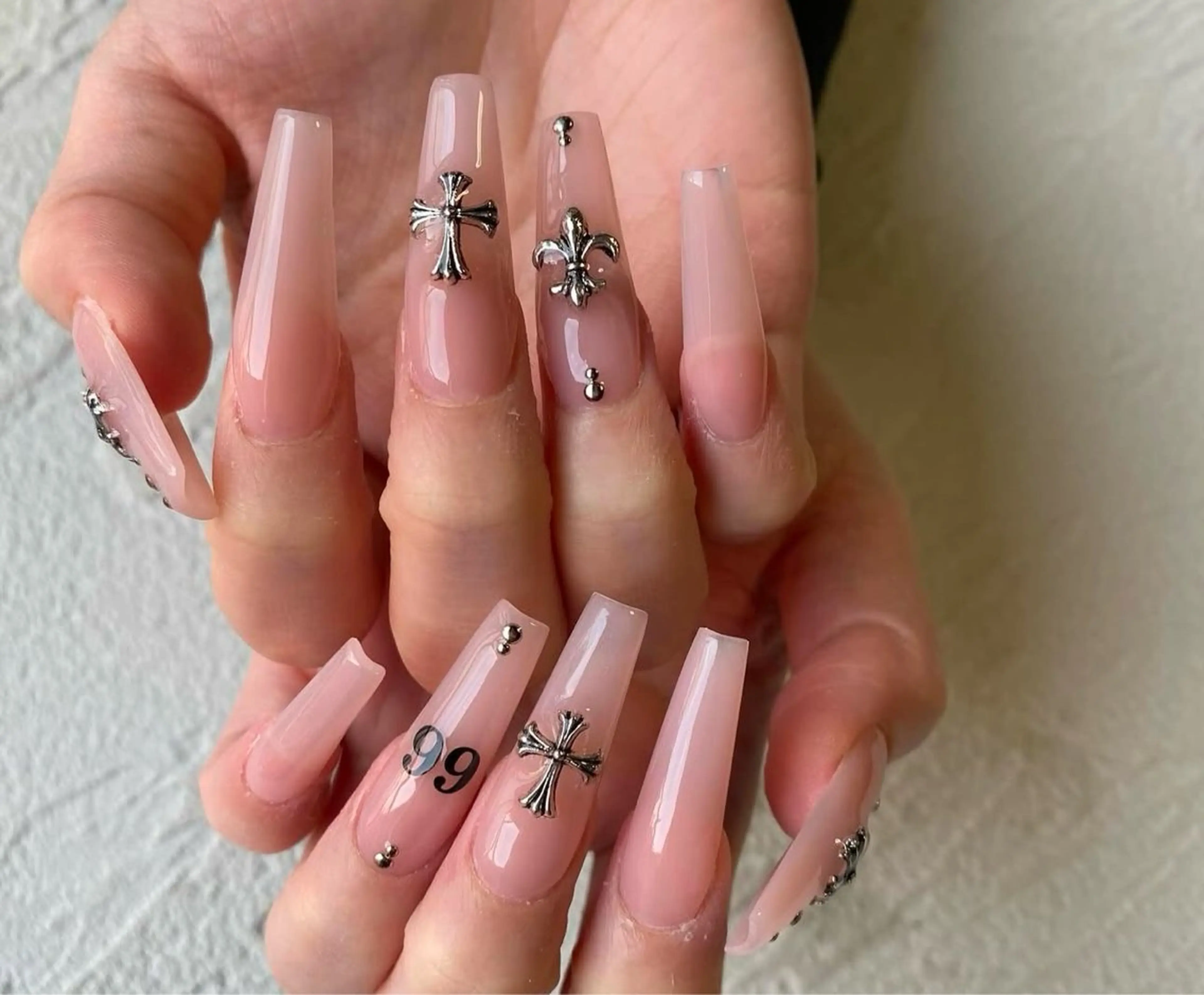 ネイル グラデーション キラキラネイル ワンカラーネイル 冬ネイル Jenn Nail Salonのネイルデザイン