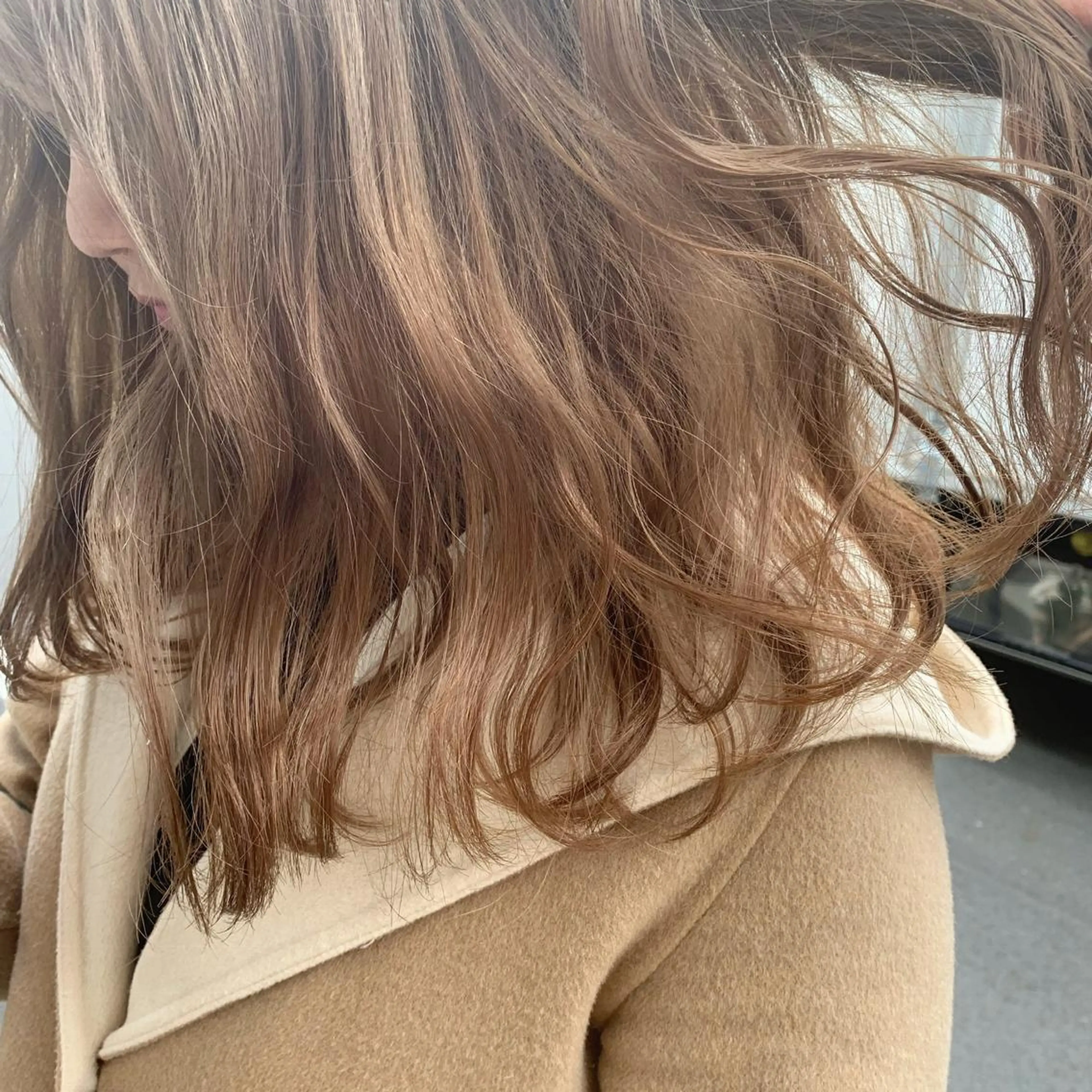 セミロング カラー ベージュカラー ブリーチ 透明感カラー ハイトーンカラー ミルクティーベージュ 似合わせカラー🫶 小川千波のヘアスタイル