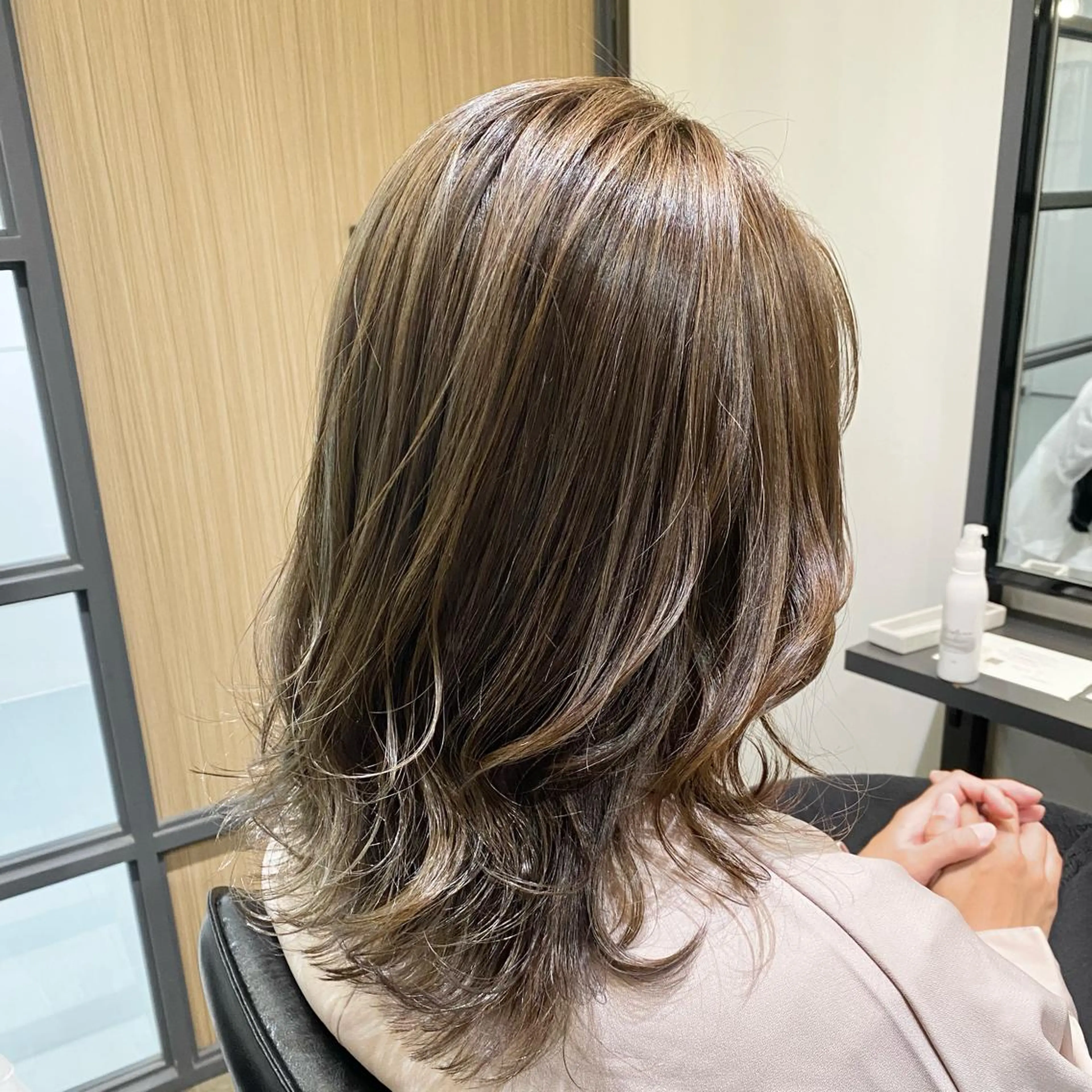 ミディアム カラー マンツーマン女性 美容師 奏のヘアスタイル
