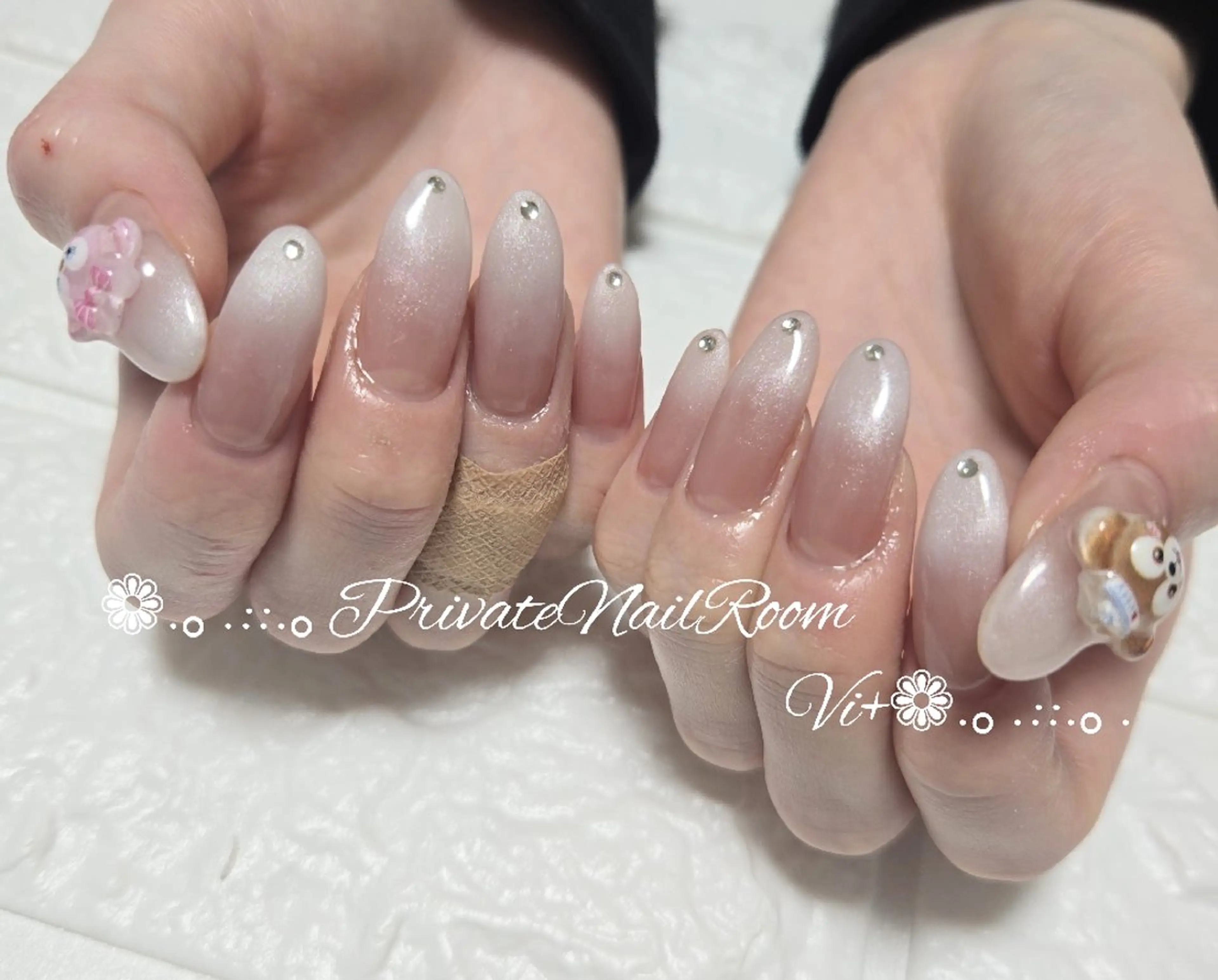 ネイル ハンドネイル Nail Room Vi+のネイルデザイン