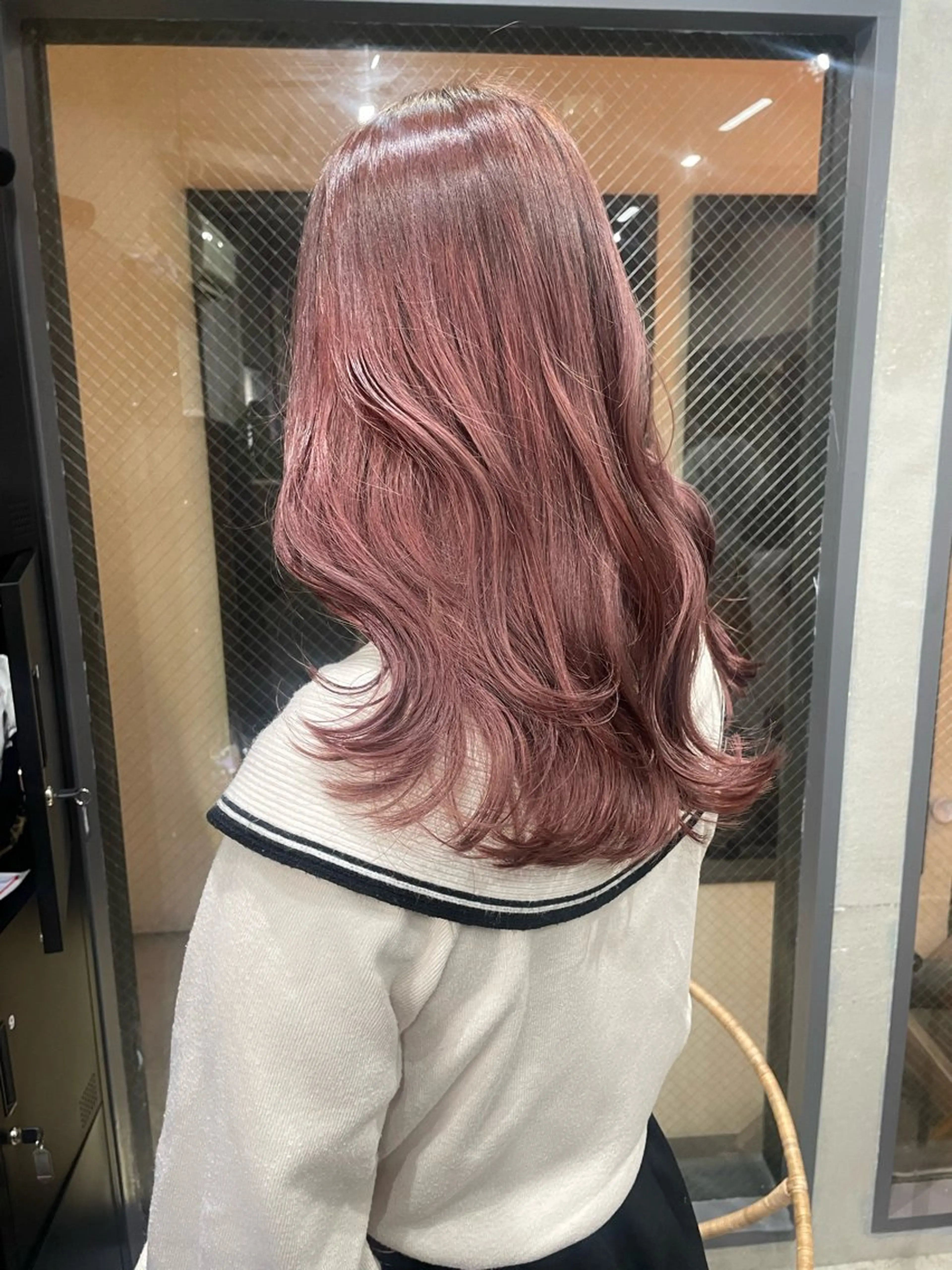 セミロング カラー ベージュカラー ピンクカラー ピンクベージュ AIRI layer cut hairのヘアスタイル