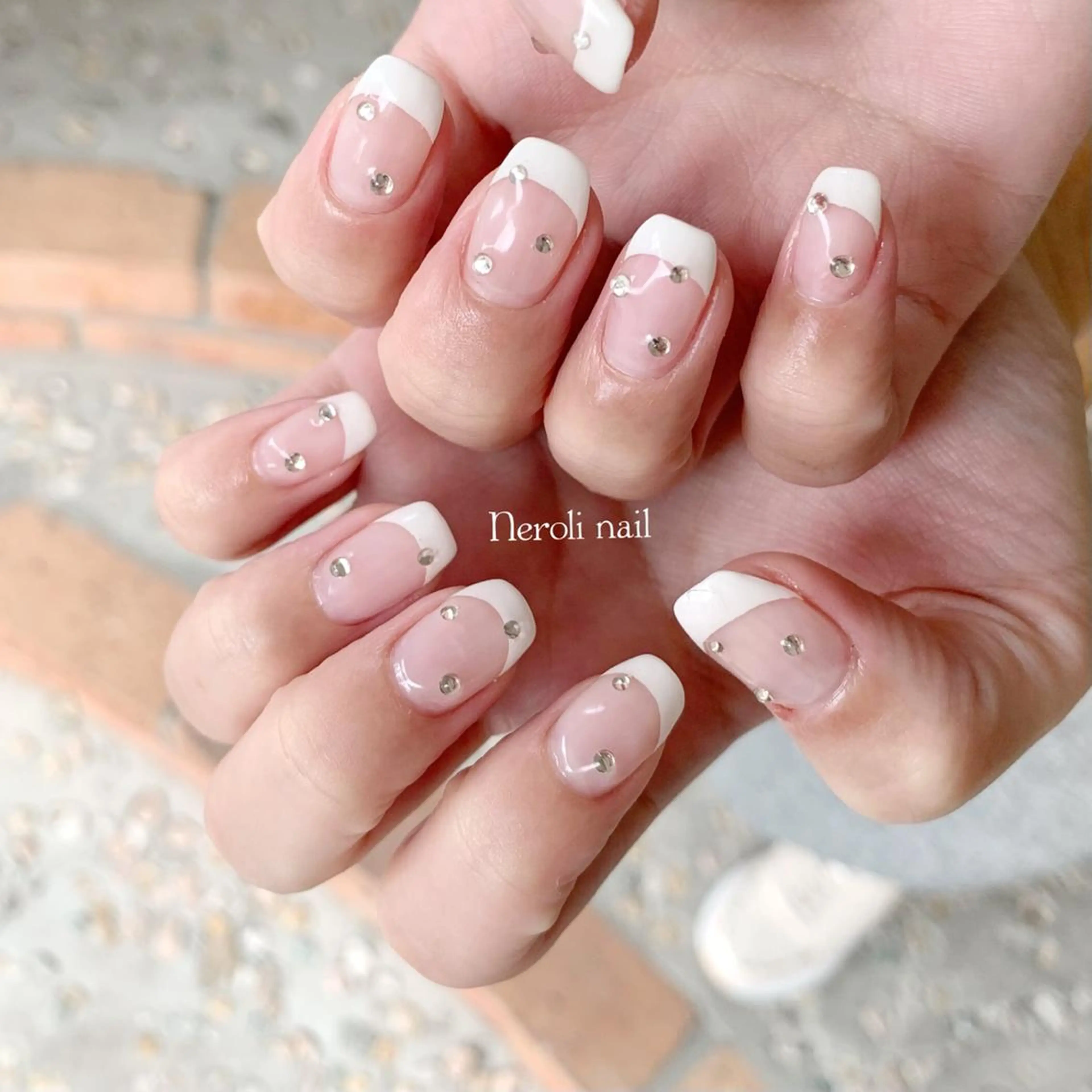 ネイル フレンチネイル ストーンネイル Neroli nail所属・Neroli nailのネイルデザイン